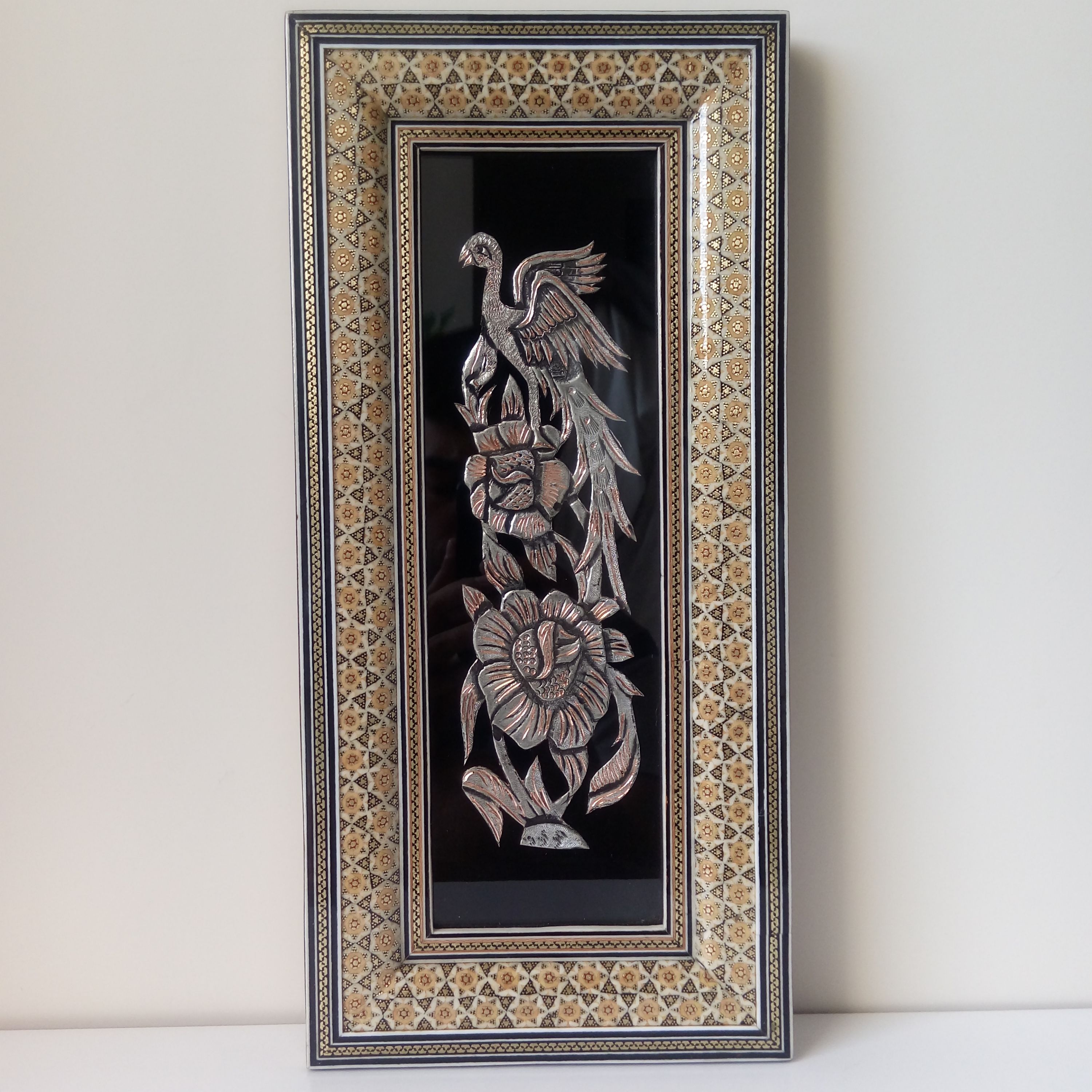 تابلو خاتم کاری نفیس با پلاک قلم زنی گل و مرغ مسی ( سایز 18 در 38 سانتی متری )
