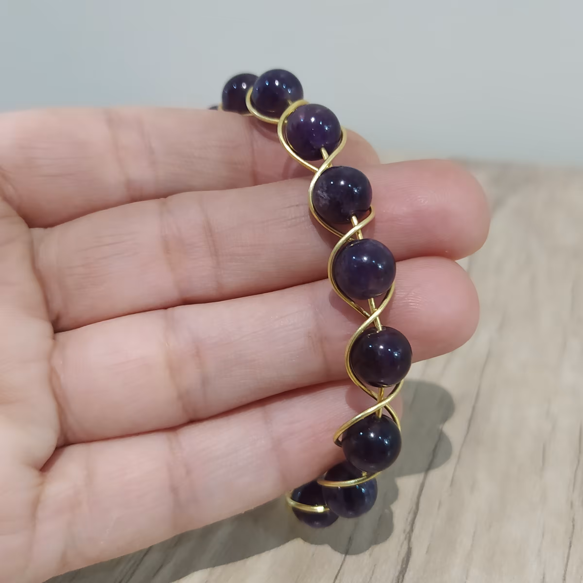 دستبند النگویی برنجی با سنگ آمیتیست