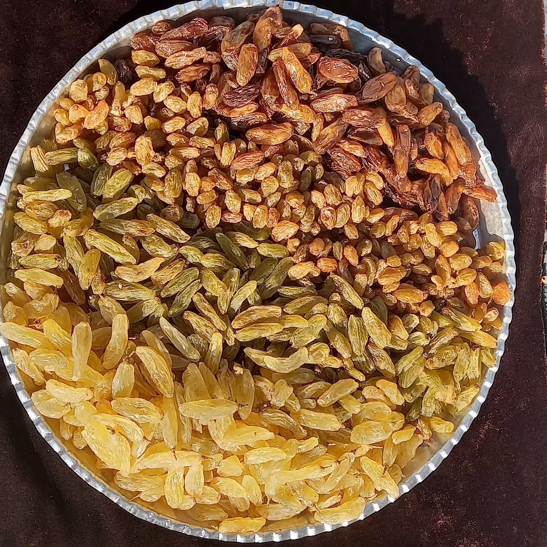 انواع کشمش بدون هسته و درجه یک کاشمر در بسته بندی جداگانه(400گرمی) 