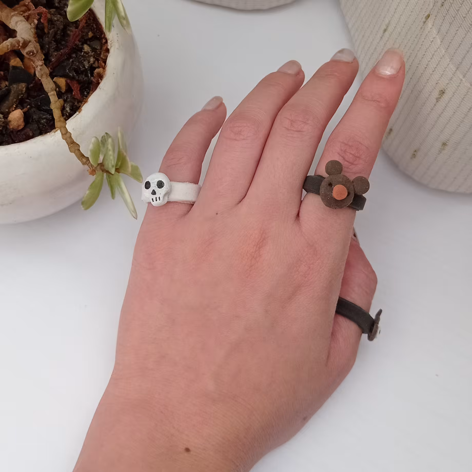 ست انگشتر خمیری دخترانه ست سفید مشکی  طرح جمجمه خرس  سفارشی