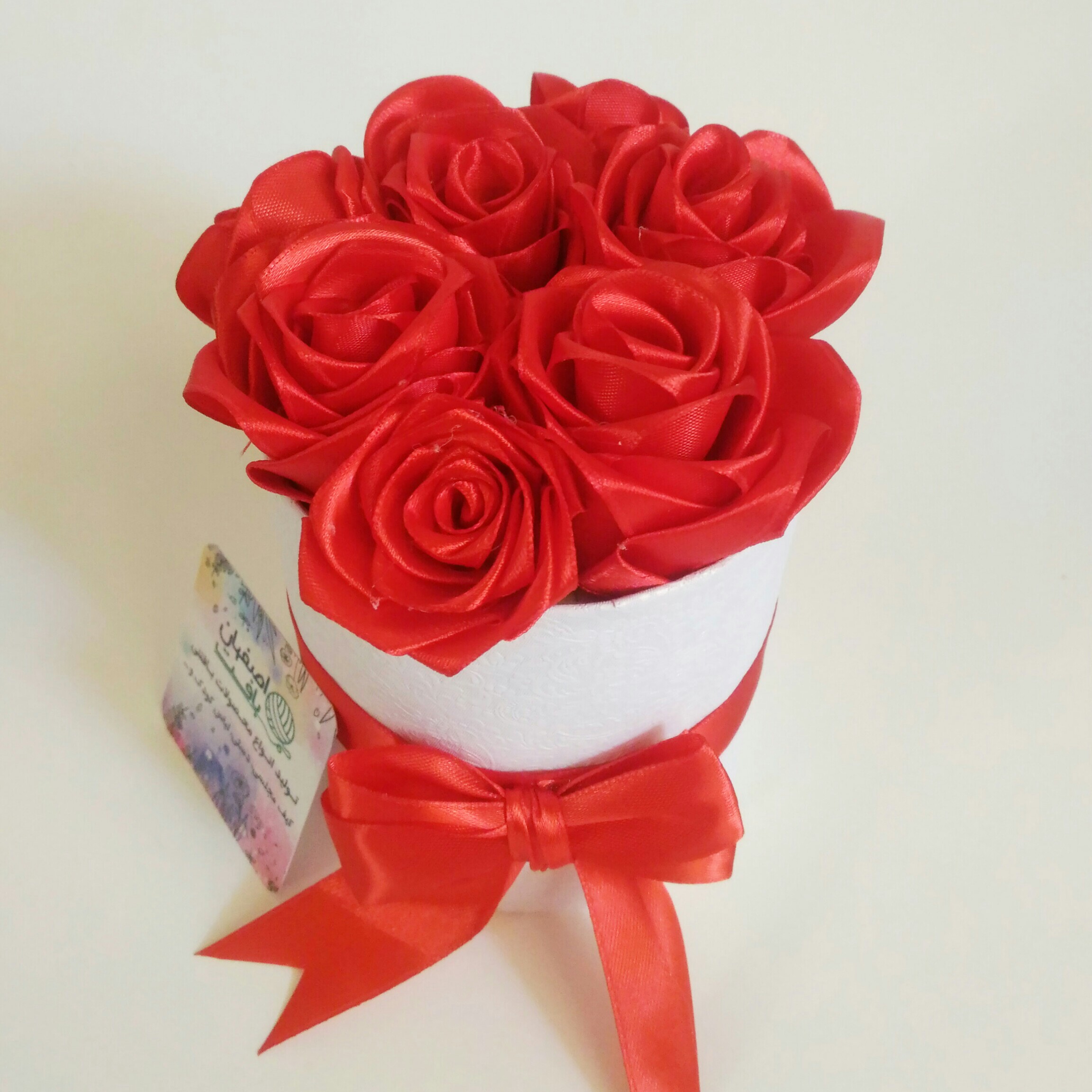 باکس گل مصنوعی رزروبانی قرمز ارتفاع باکس 11با قطر 10 ونیم 7شاخه