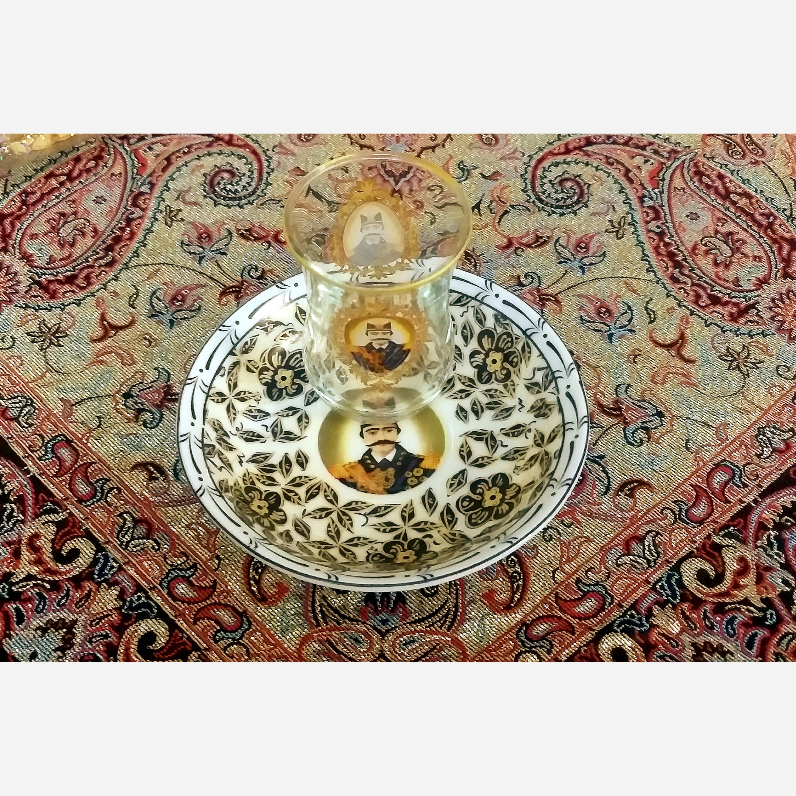 استکان کمر باریک ناصری ونعلبکی چینی ناصری