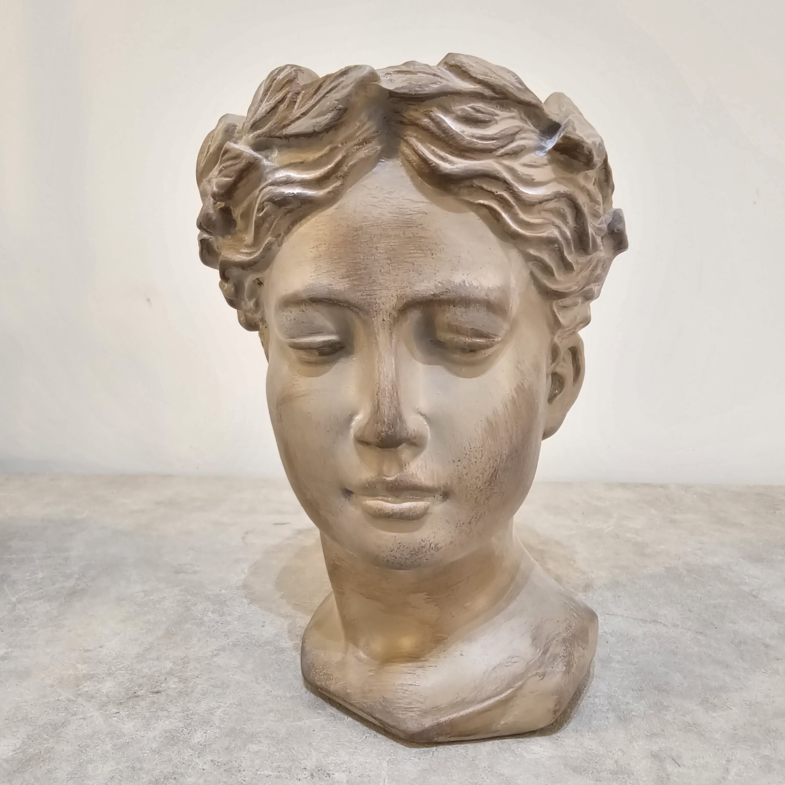 مجسمه زن رومی ، پتینه شده