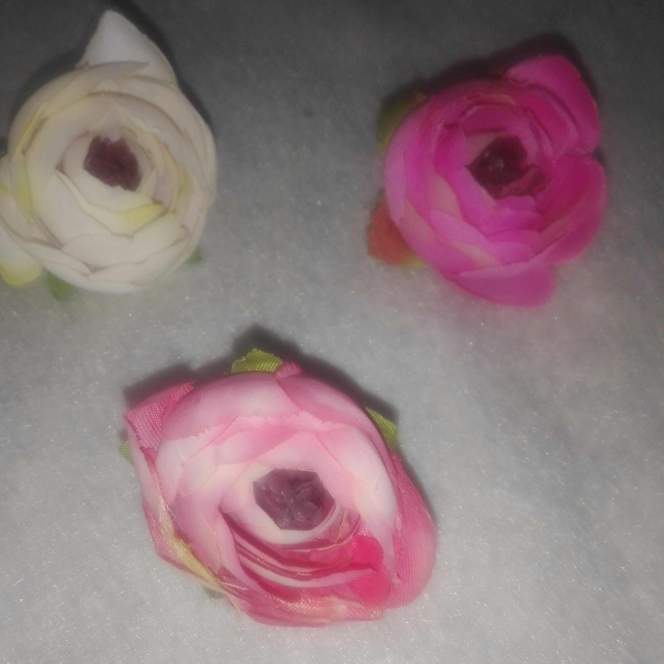 سرگل نسترن فندقی  خارجی ،در رنگهای مختلف به صورت بسته ای و تکی قابل فروش هست