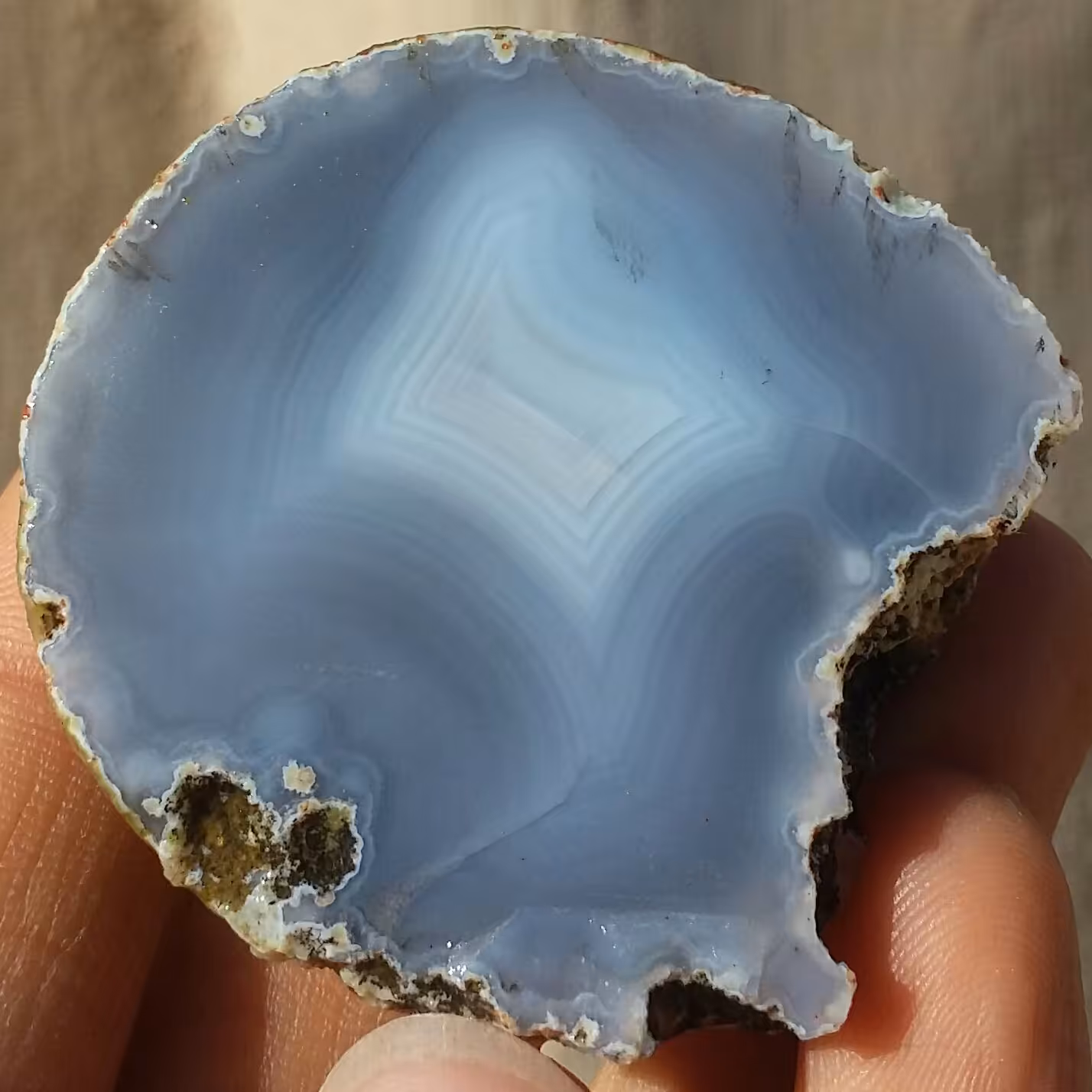 اسلایس سنگ راف عقیق سلیمانی 3بعدی بسیار دیدنی شاهکار خلقت کاملا طبیعی
با قابلیت ساخت چند نگین کد 10075