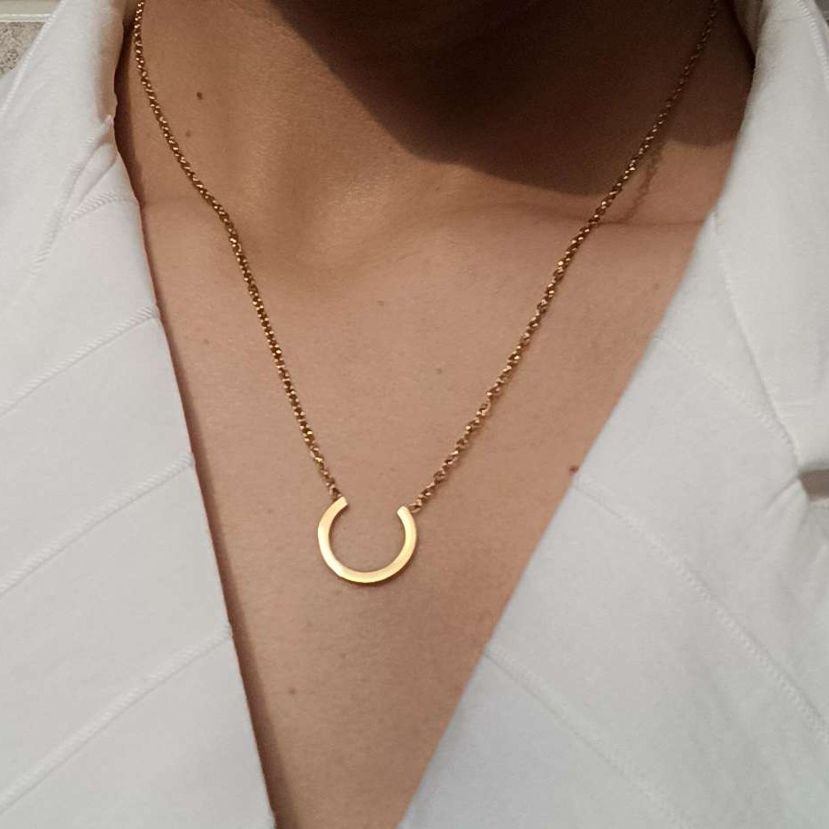 گردنبند نیم دایره