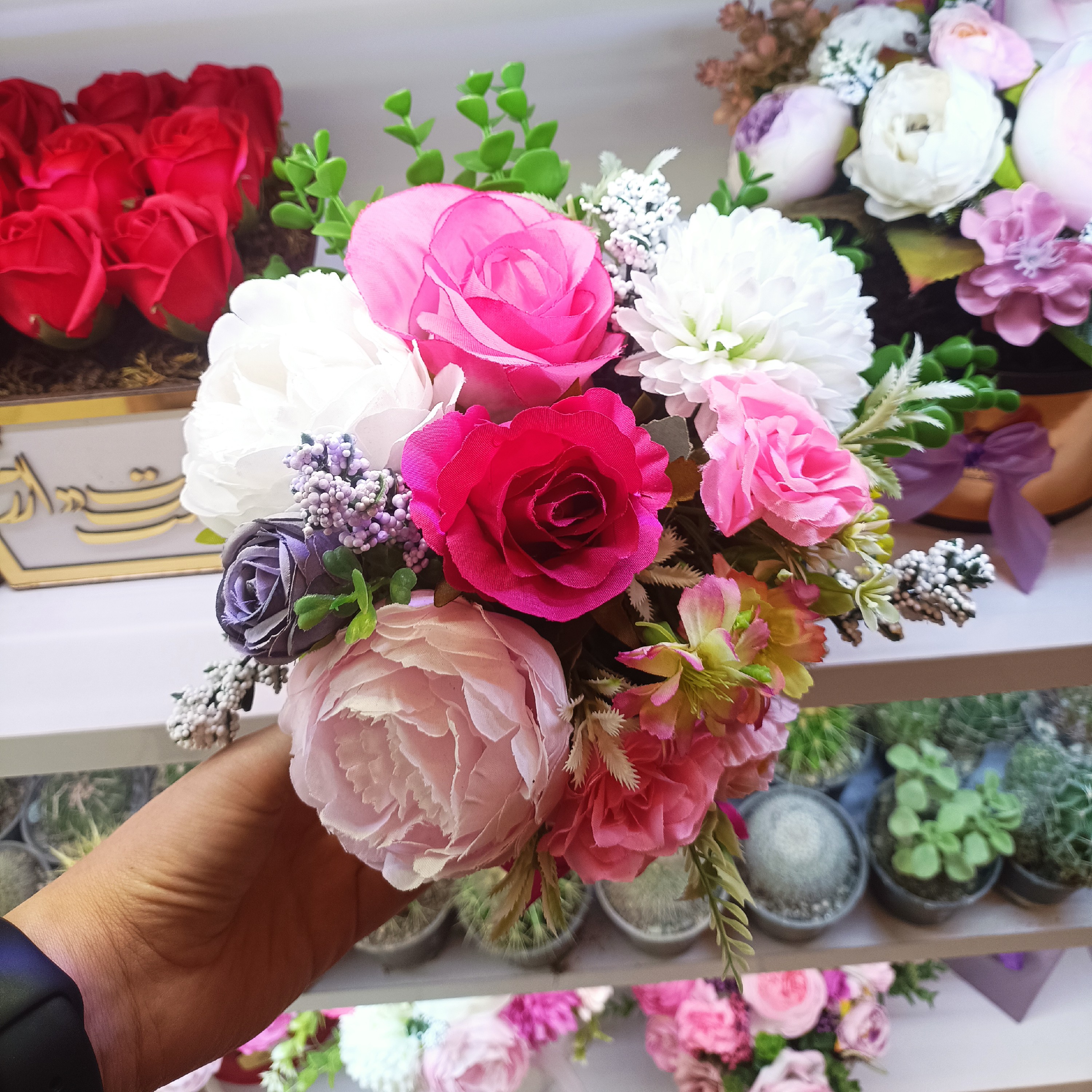 باکس هدیه گل مصنوعی
