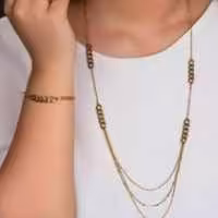 نیم ست رومانتویی و دستبند. 