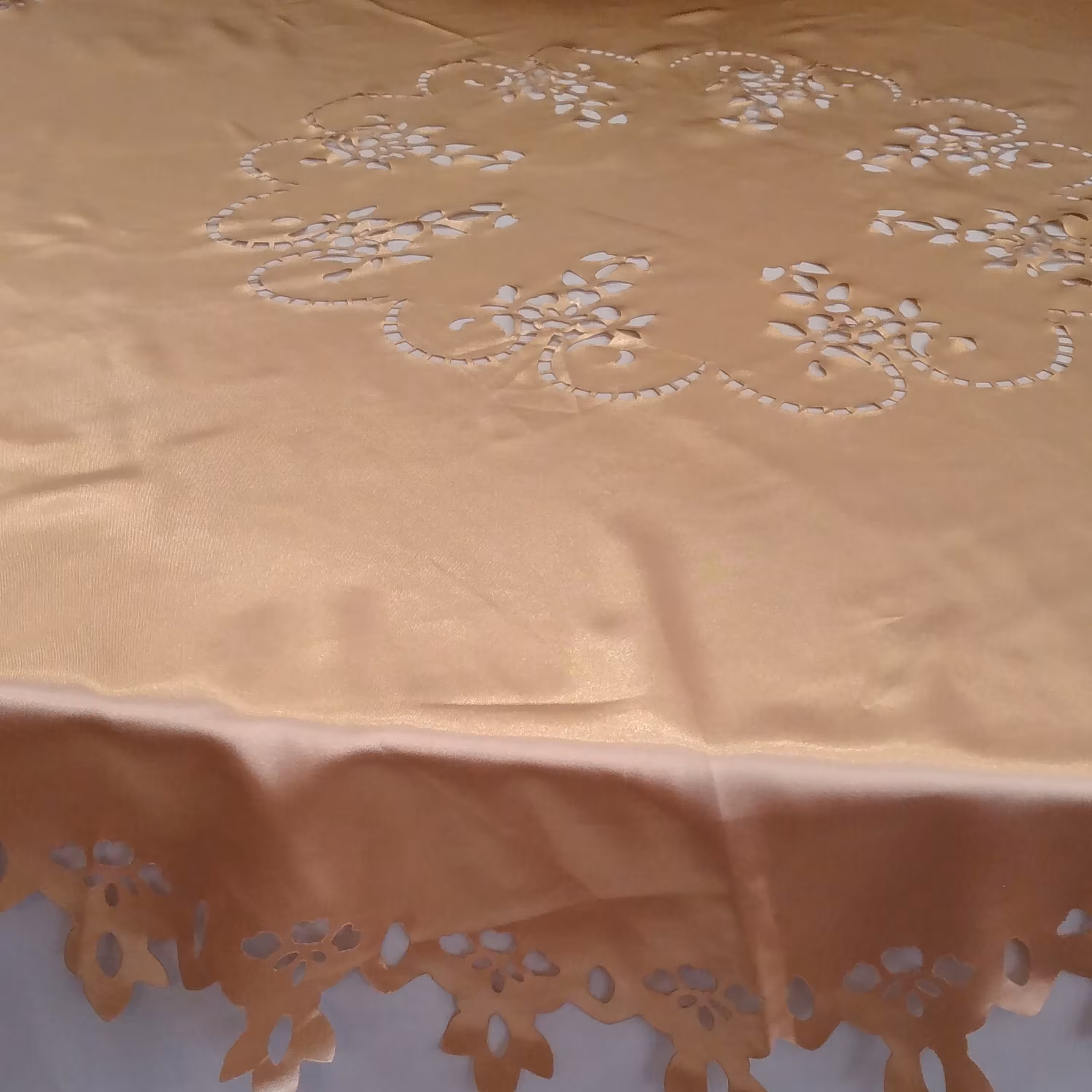 رومیزی حریر گرد شش نفره دو تکه 