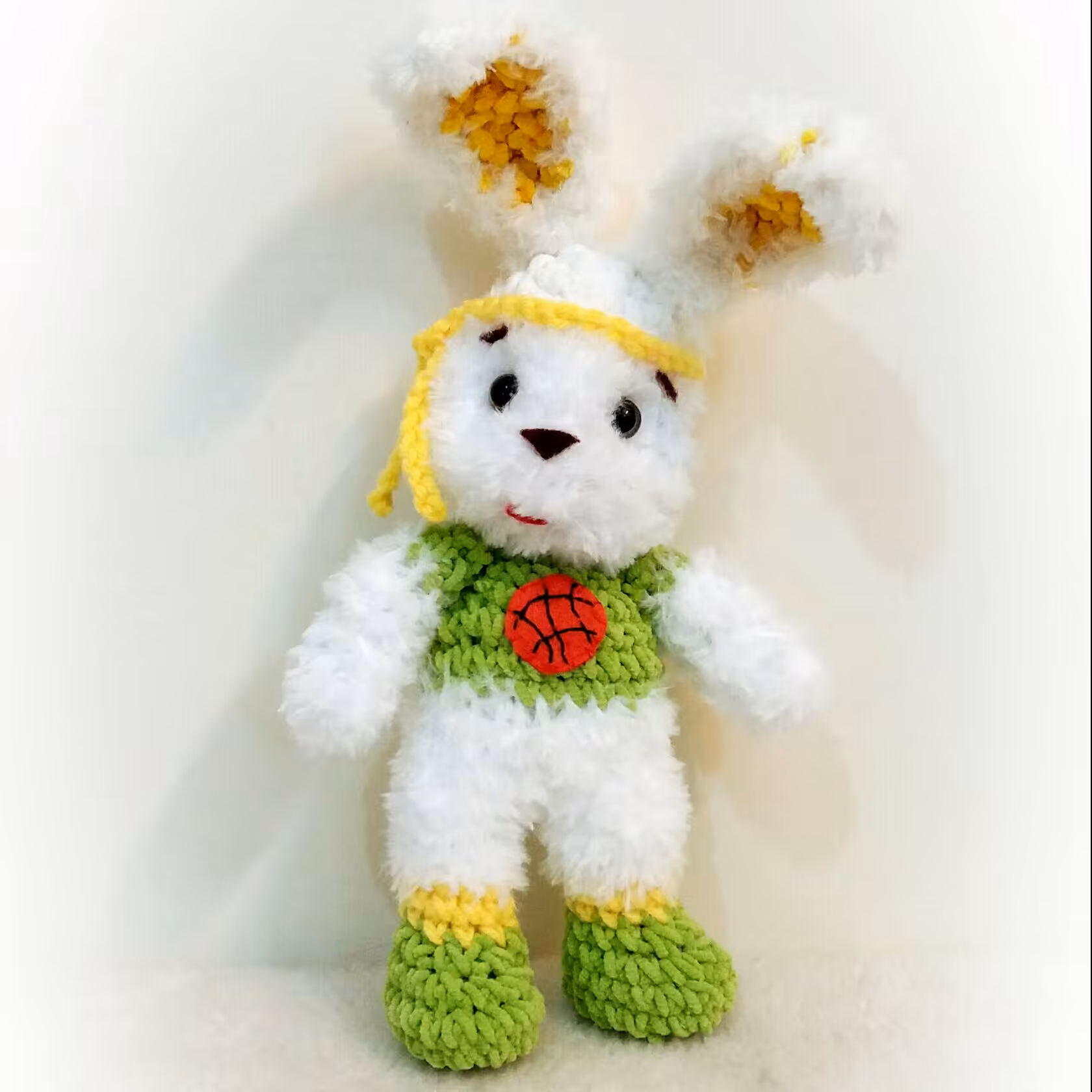 عروسک بافتنی خرگوش بسکتبالیست با ارتفاع 35 سانتی متر