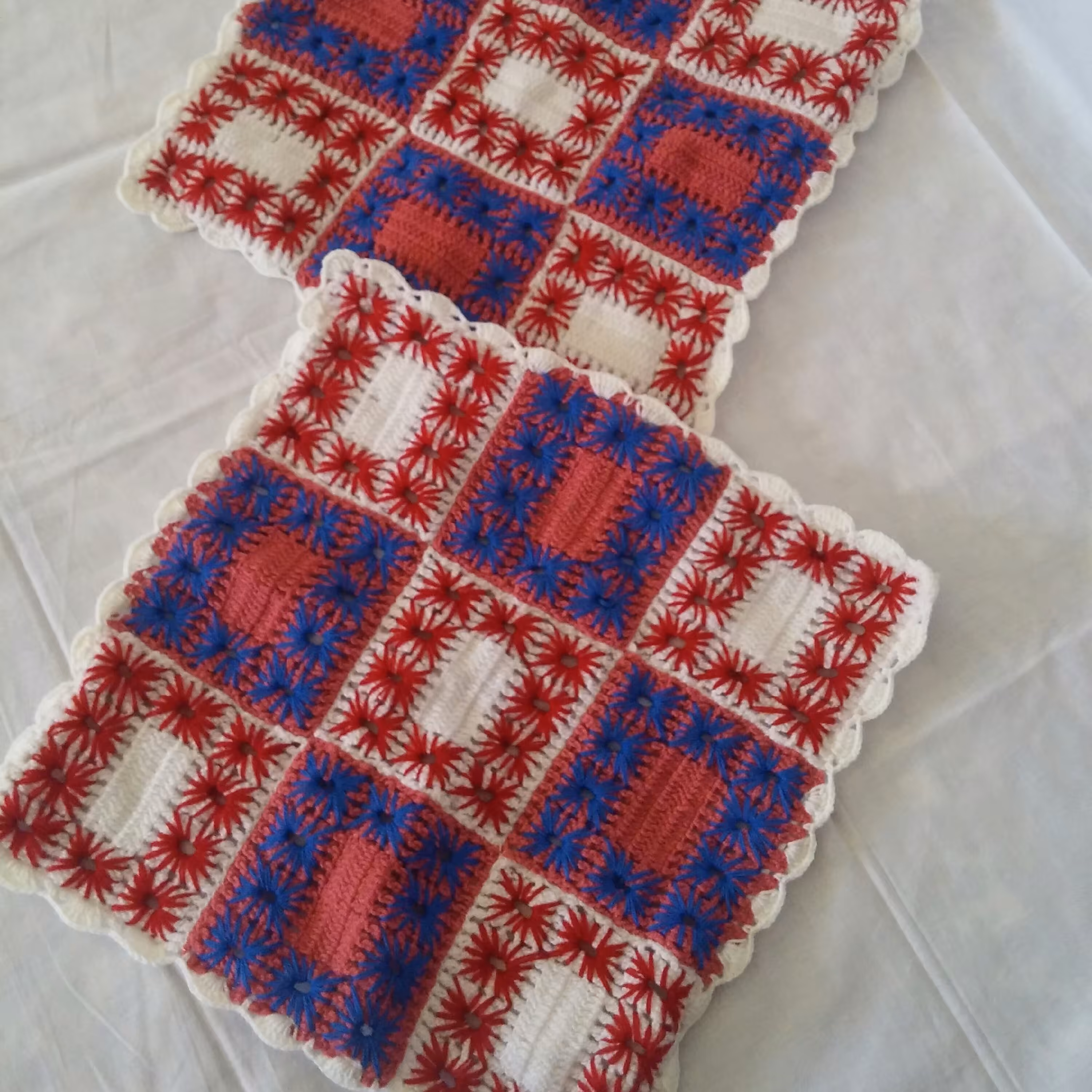 یک جفت کوسن موتیف بافی