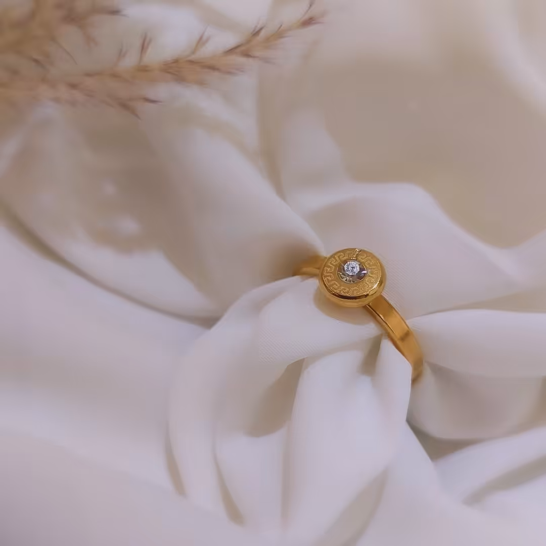 انگشتر  استیل طلایی،رنگ ثابت،آبکاری طلا،دارای4 سایز