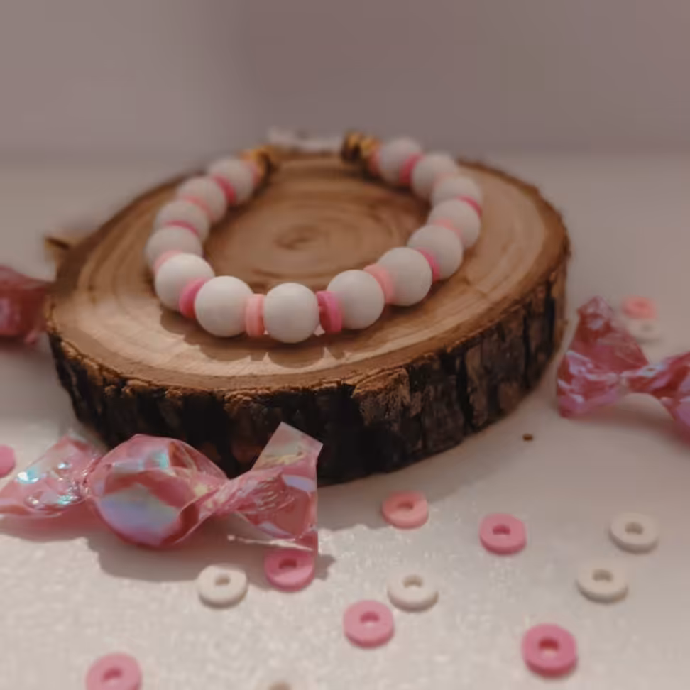 دستبند با مروارید سفید و فیمو 