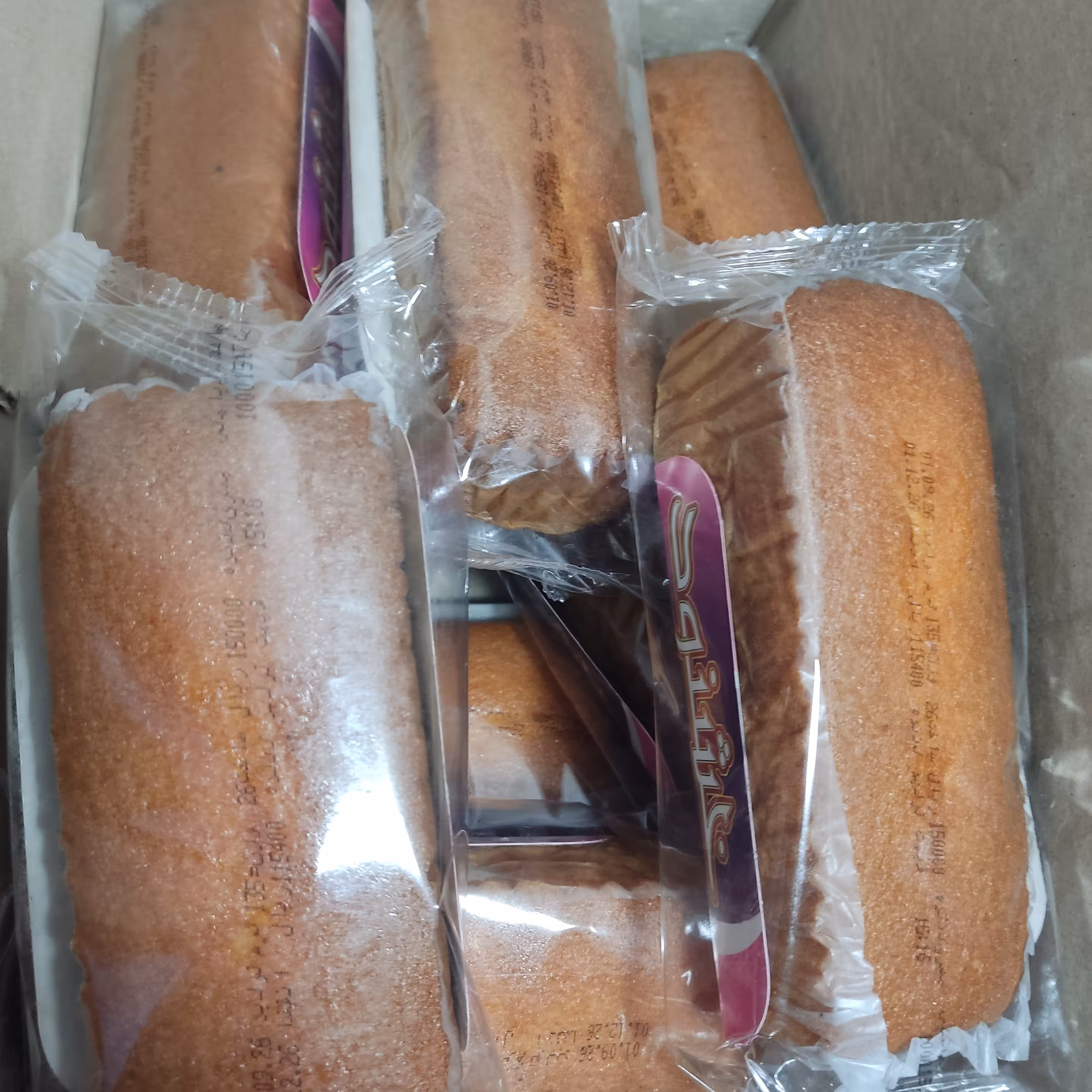 کیک های پذیرایی  با بسته های 20 عددی تولید 26 آذر 1401