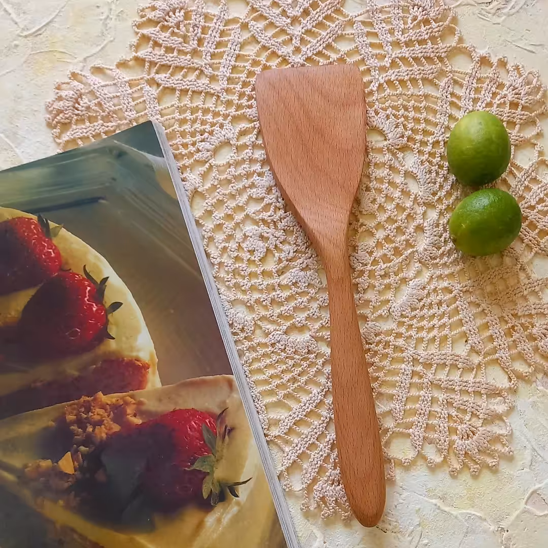 کفگیر چوبی دستساز بارلی مناسب جهیزیه عروس چوب راش 25 سانتی کد bar0066