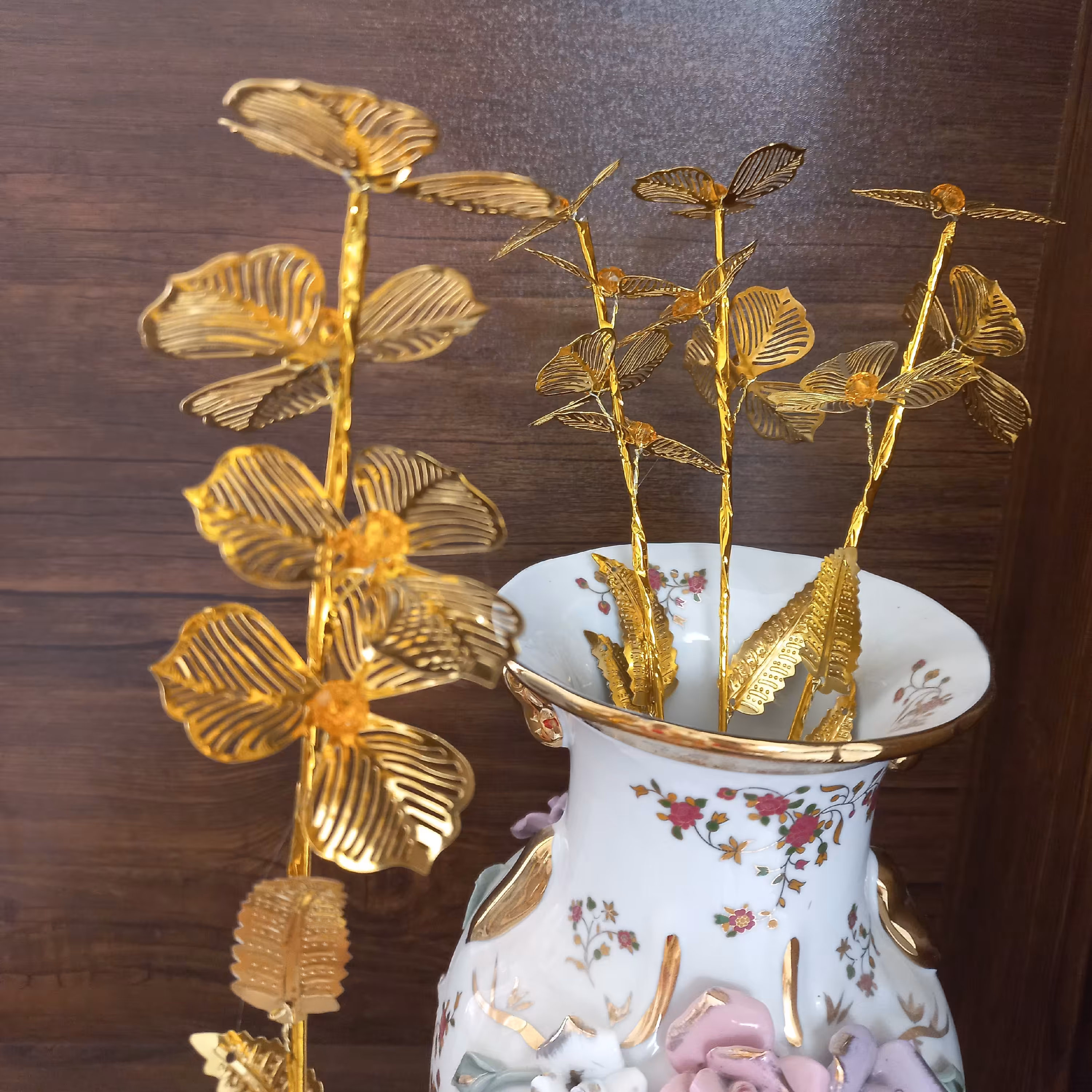 پک 4عددی شاخه گل طلایی(هر شاخه 3یا 4گل)