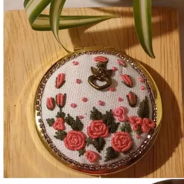 آینه دوطرفه گلدوزی شده با دست هدیه مناسب برای عزیزانتون وخاص پسندان