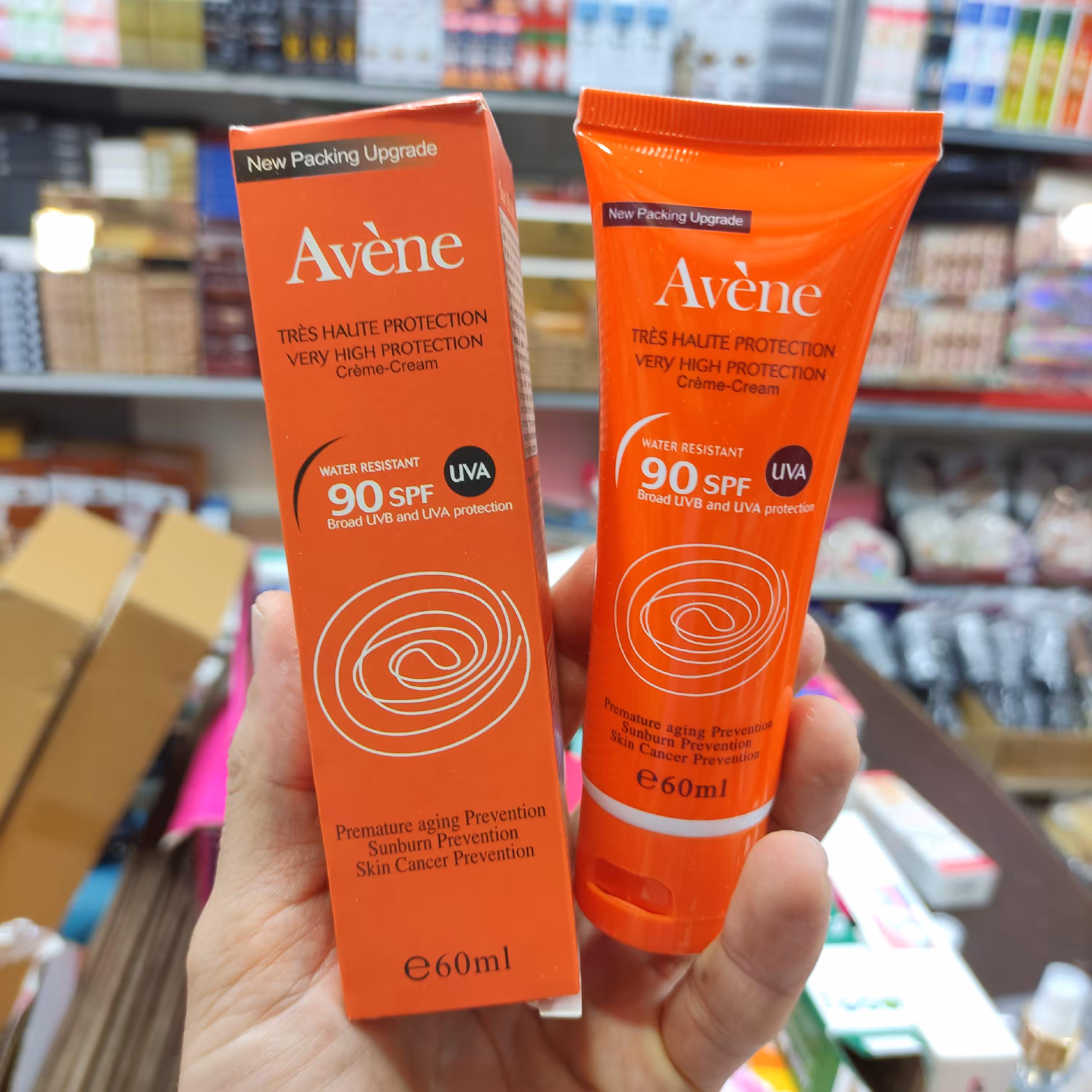 ضد آفتاب اون بی رنگ SPF 90 فرانسه فاقد چربی 