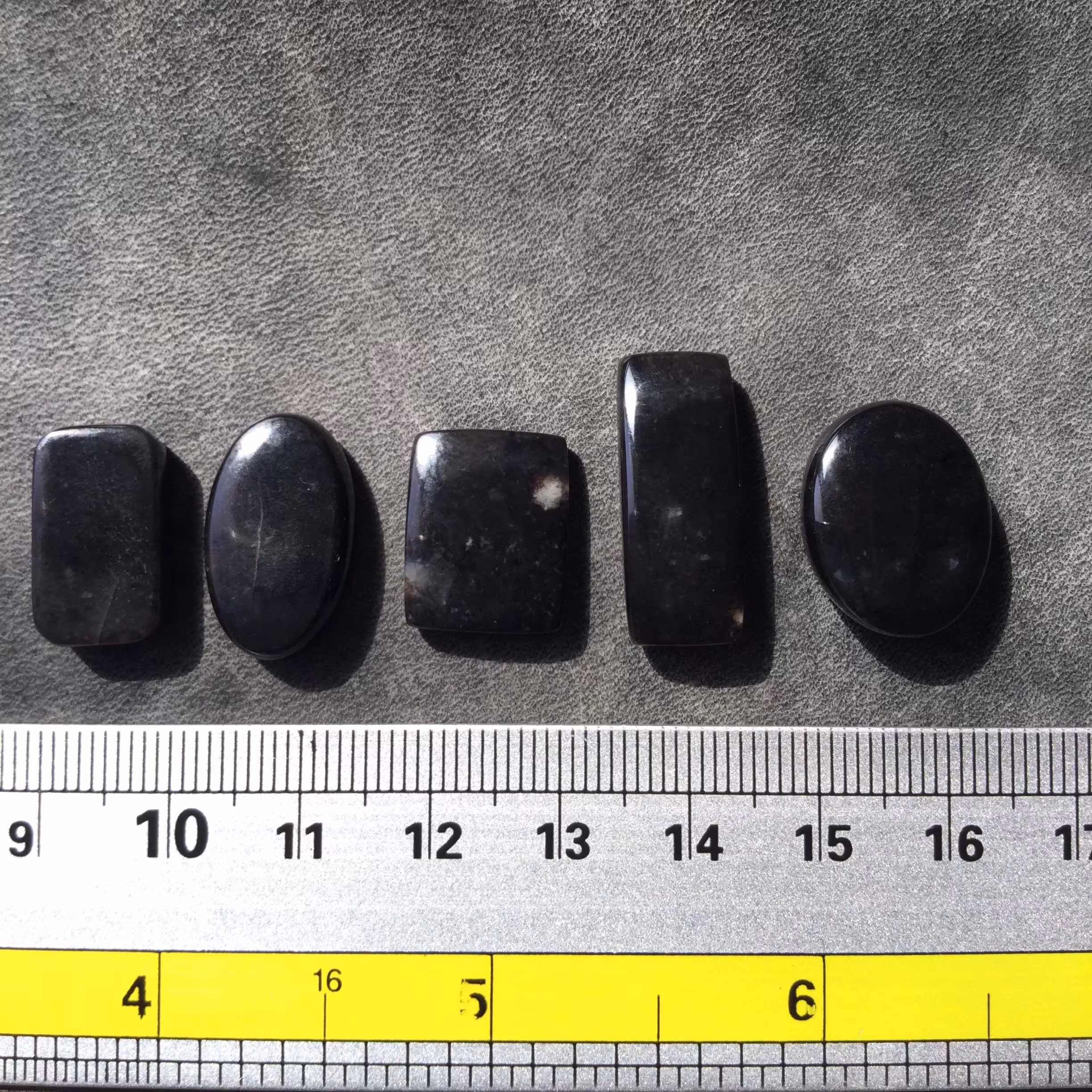 عقیق مشکی طبیعی سایز انگشتری 