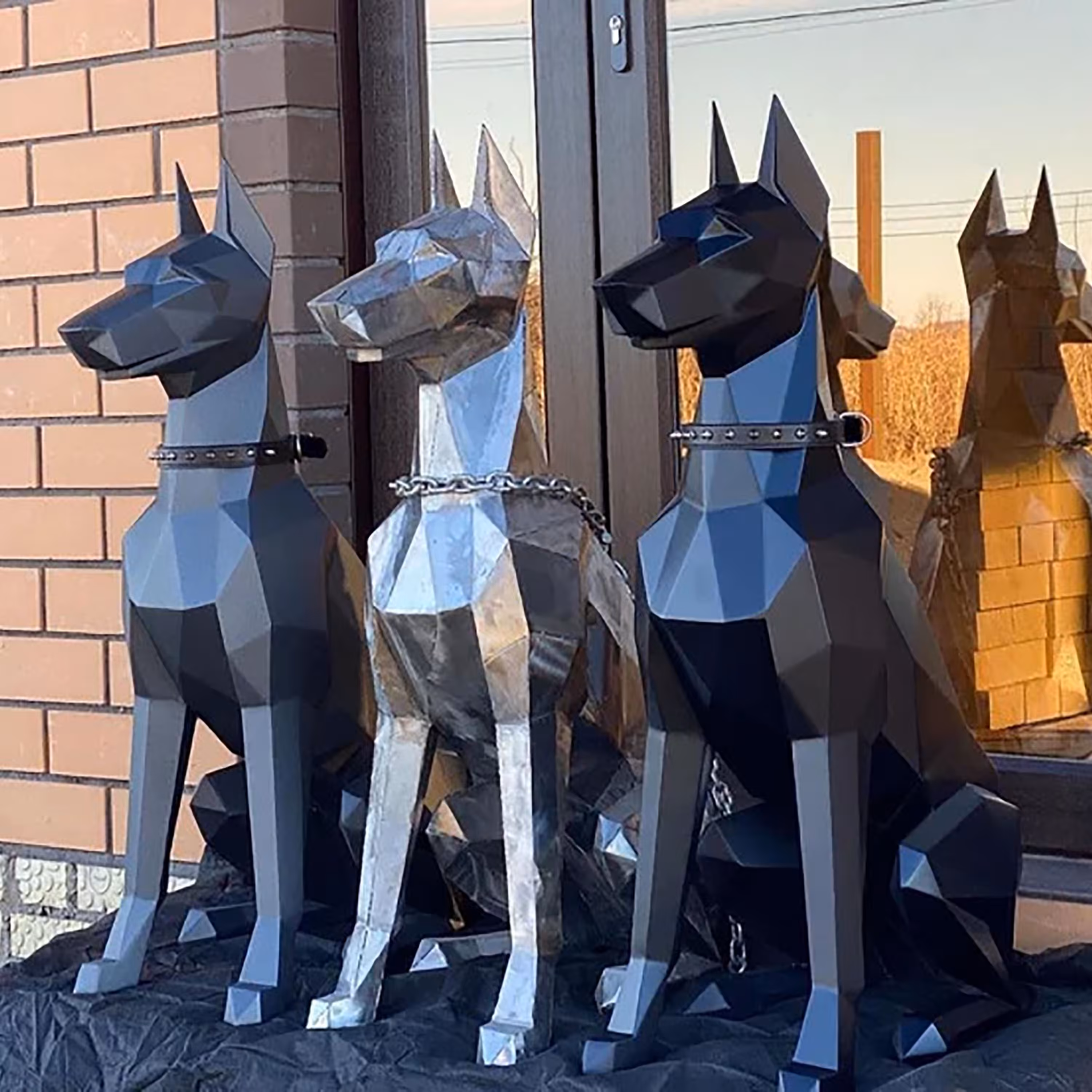 مجسمه فلزی دوبرمن نشسته