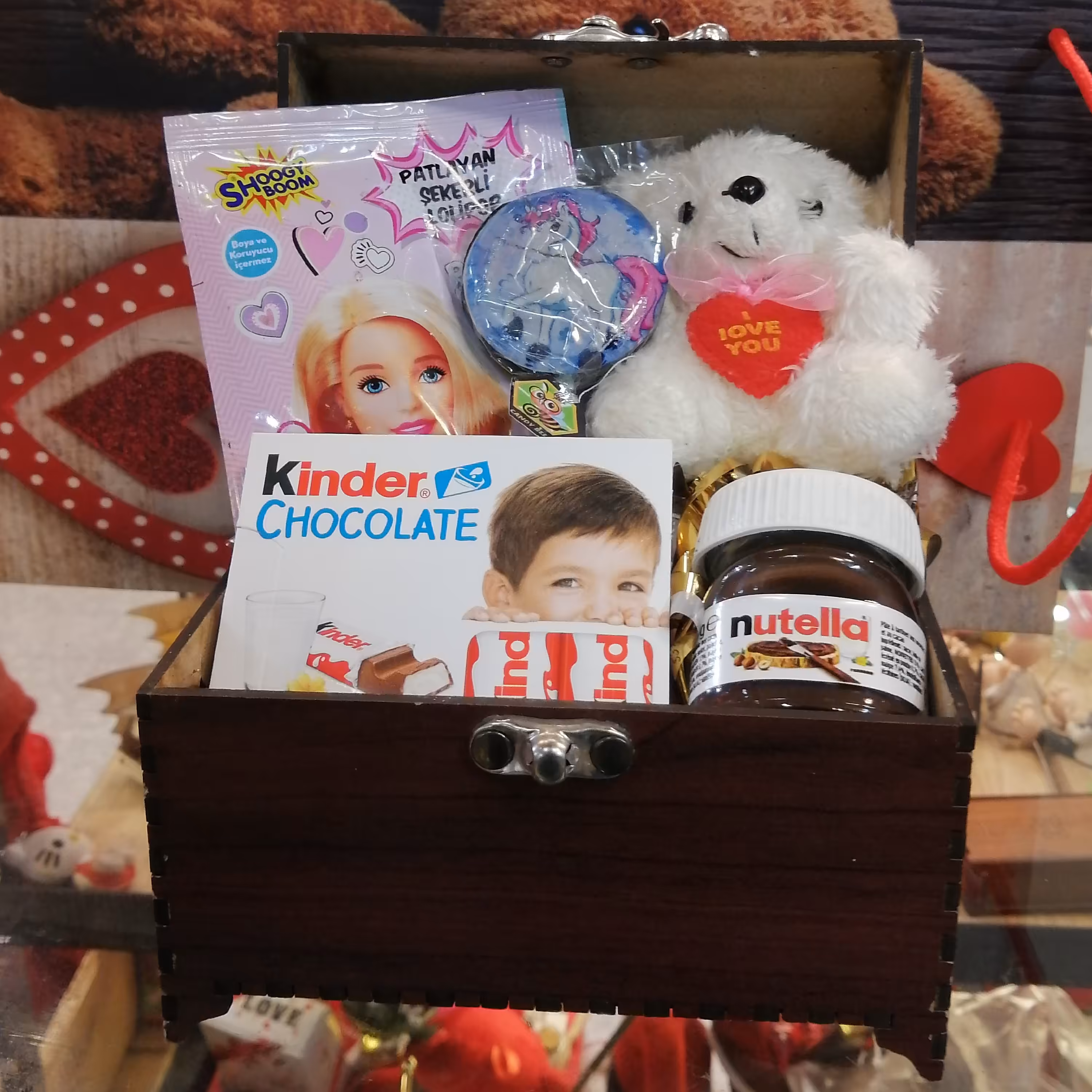 باکس ولنتاین و هدیه آماده صندوق با انواع شکلات های خارجی 