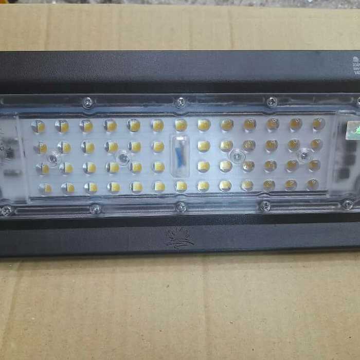 پرژکتور ال ای دی پارس شعاع توس 50 وات