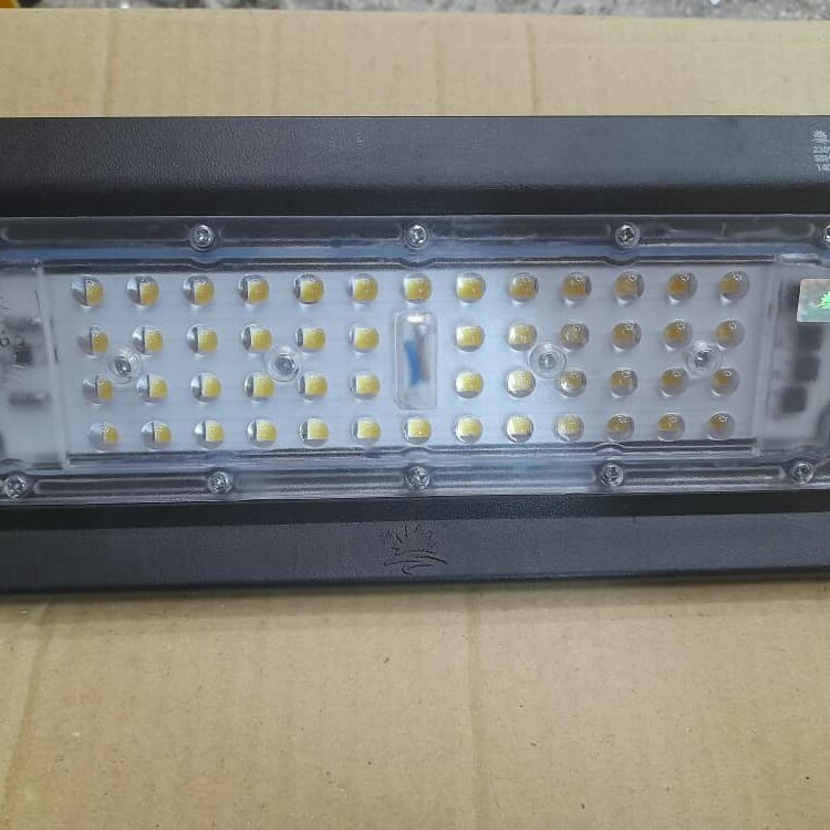 پرژکتور ال ای دی پارس شعاع توس 50 وات