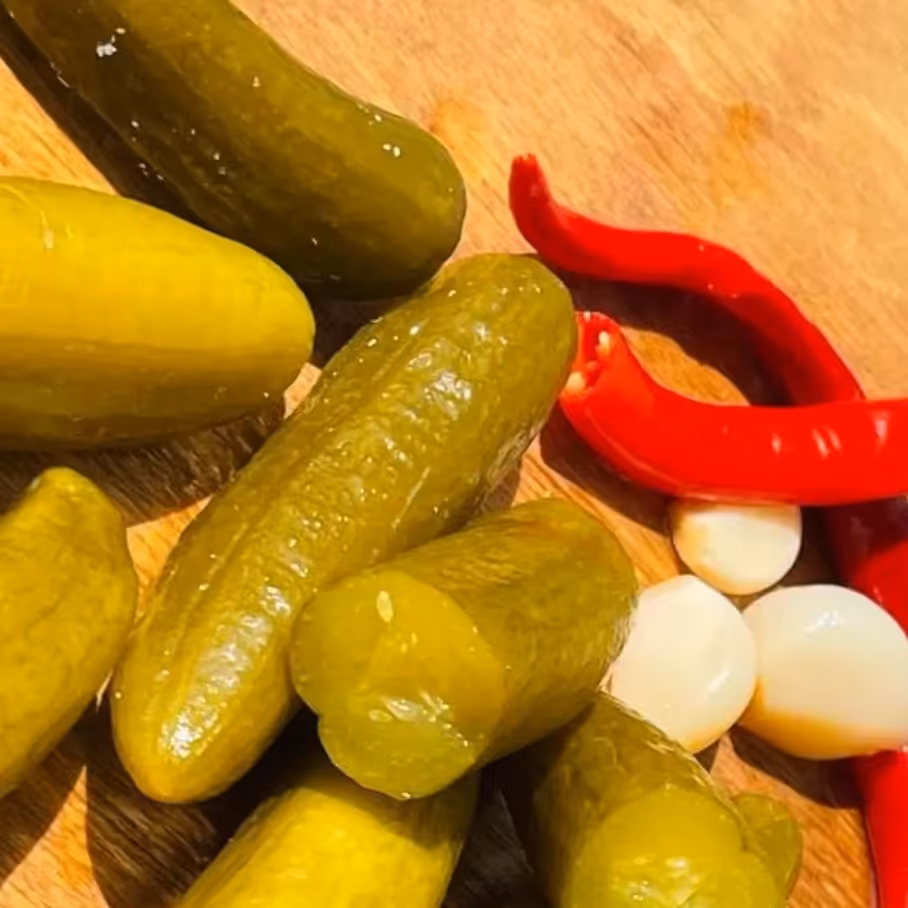 خیارشور خانگی تردو تازه نمکی عالی  خوش طعم  1کیلو 