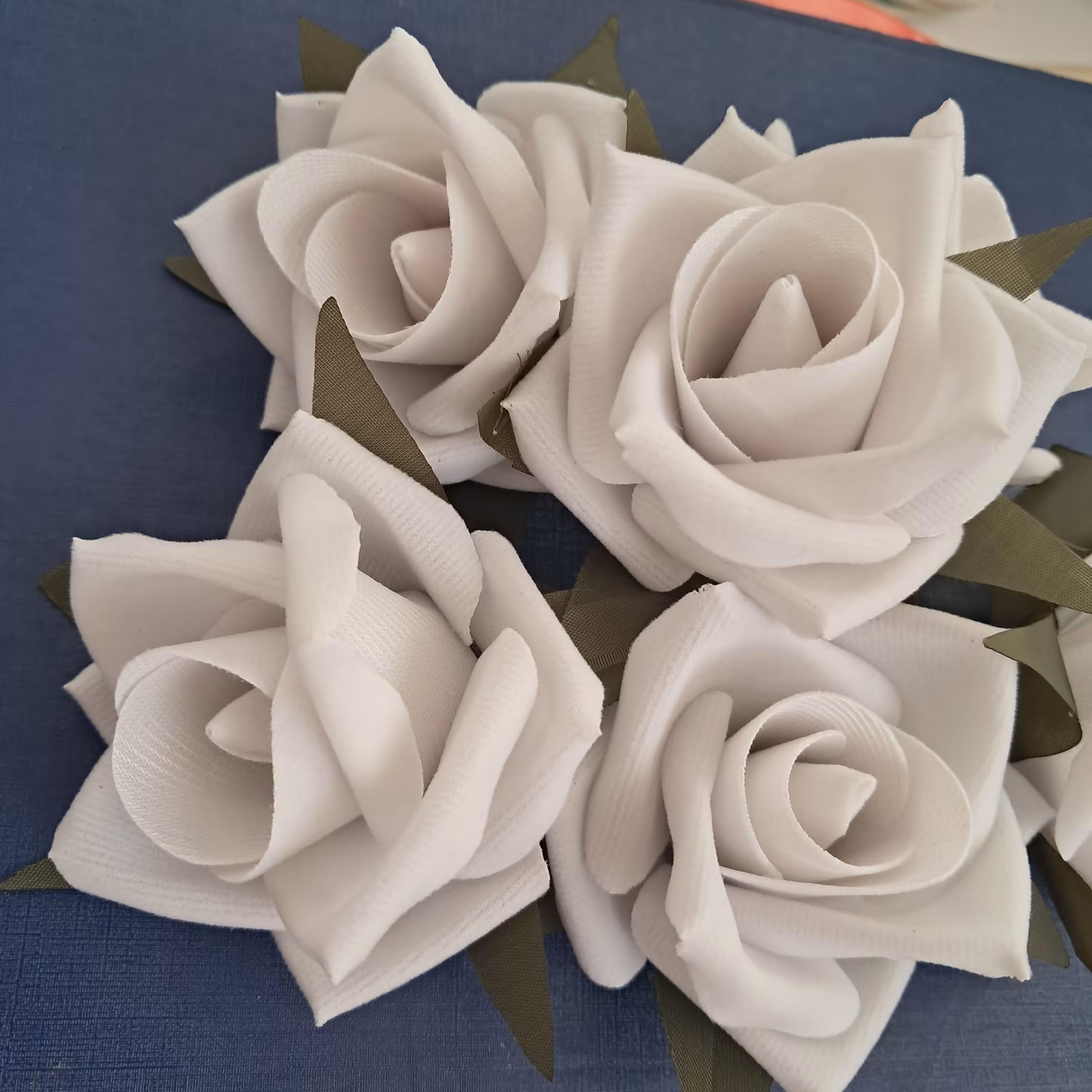 سرگل رز مصنوعی مخمل سفید(عمده)