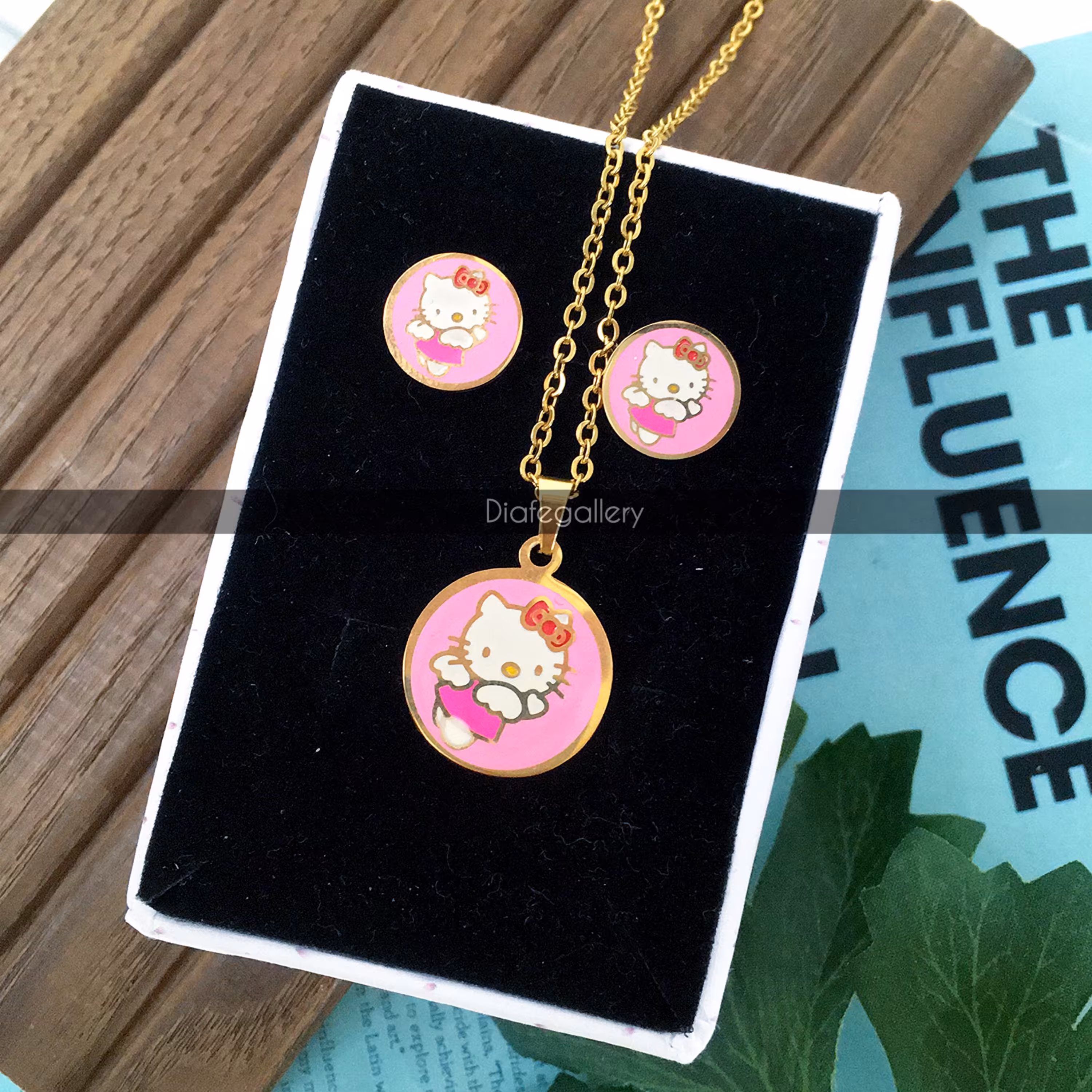 نیمست استیل هلوکیتی صورتی گوشواره گردنبند و زنجیر استیل رنگ ثابت