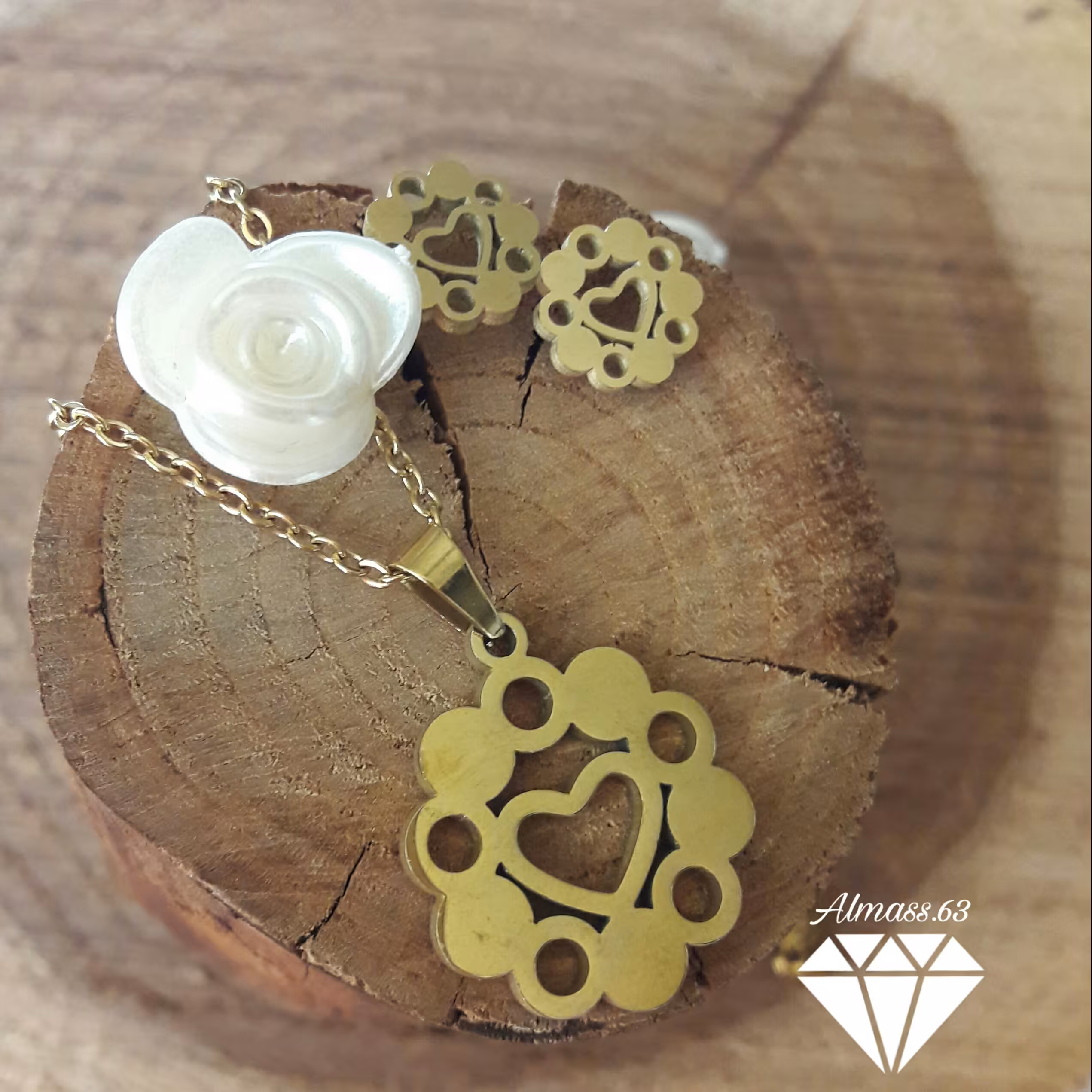 نیم ست  گوشواره و گردنبند ظریف استیل رنگ ثابت طلایی