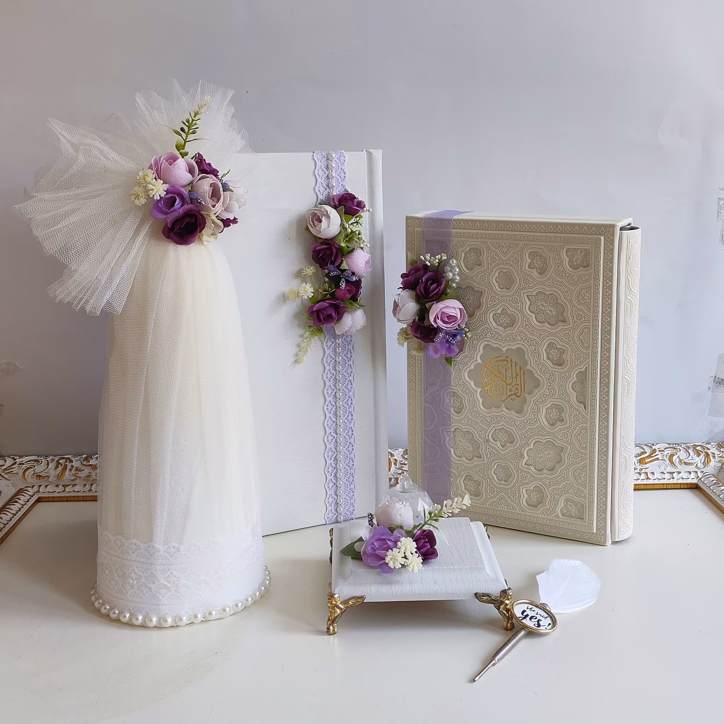 ست بله برون شامل قرآن عروس، دفتر بله برون، کله قند، جای حلقه و خودکار پر