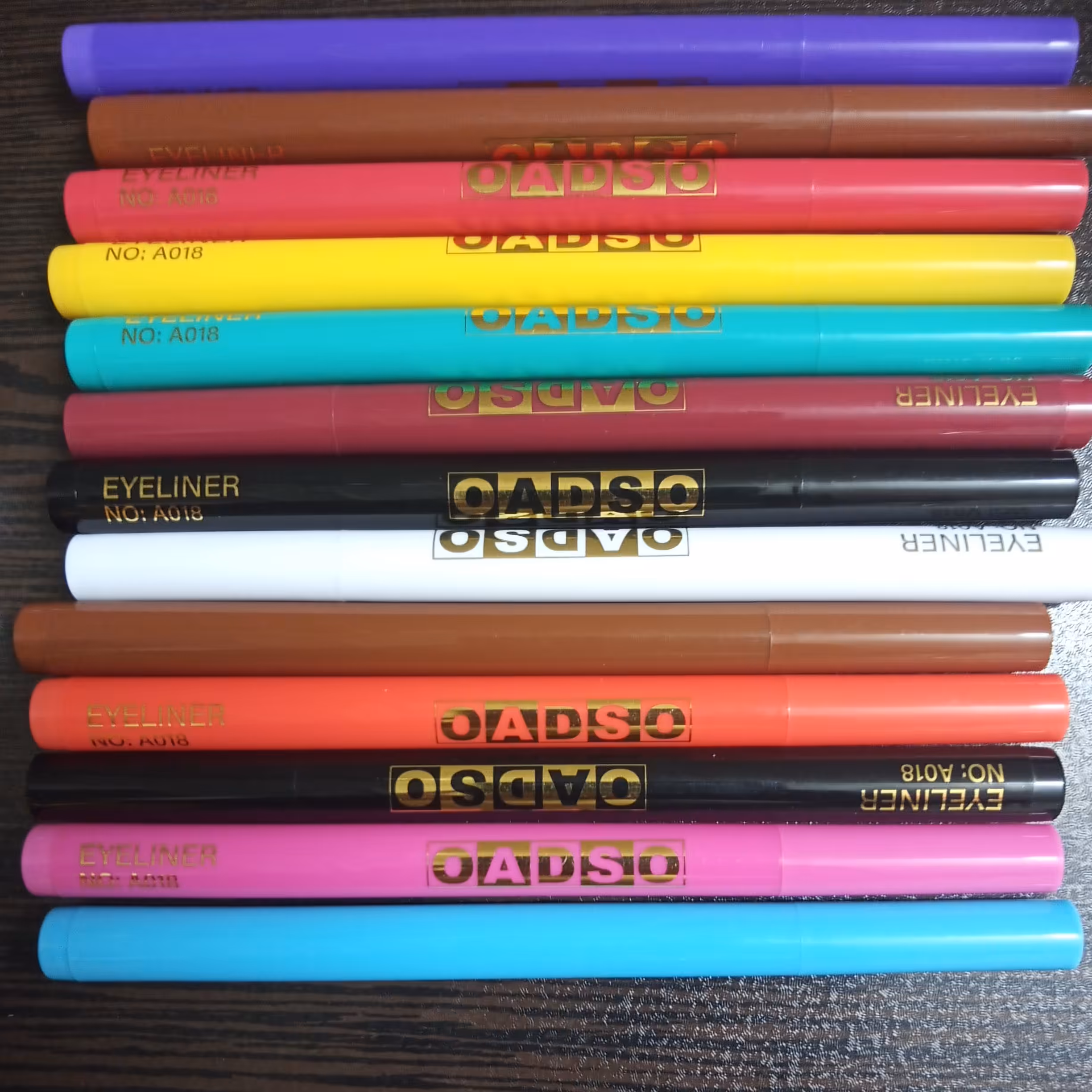 خط چشم در رنگ های متفاوت