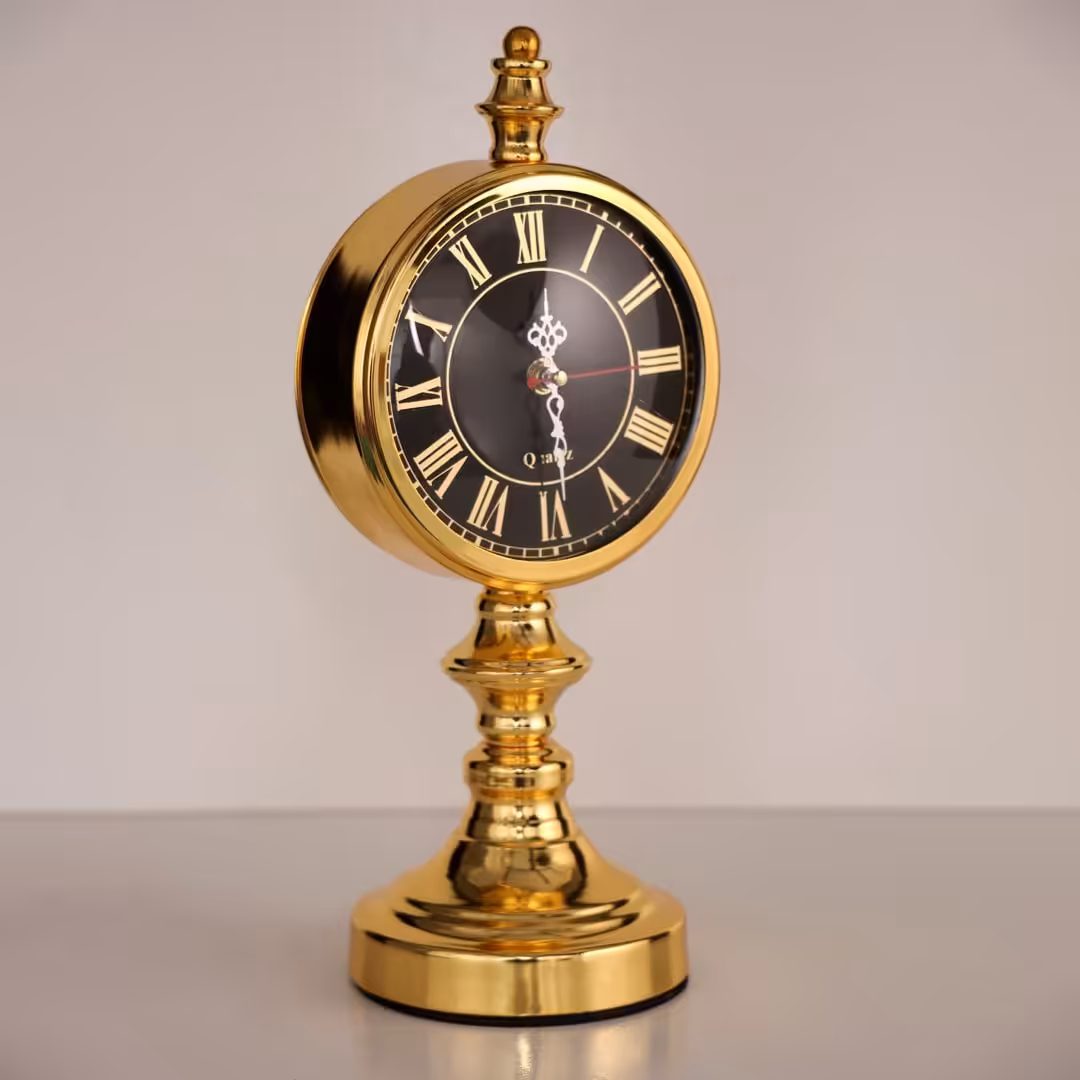 ساعت طلایی پایه دار