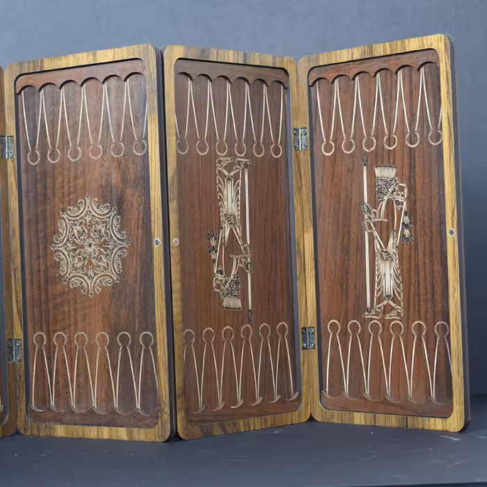 بازی فکری شطرنج وتخت همراه با تاس وکیف و مهره ها