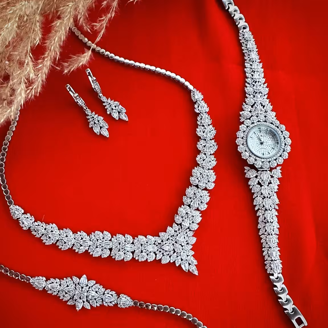 ست ساعت و سرویس نقره 925 روکش طلا سفید همراه با فاکتور سربرگ دار 