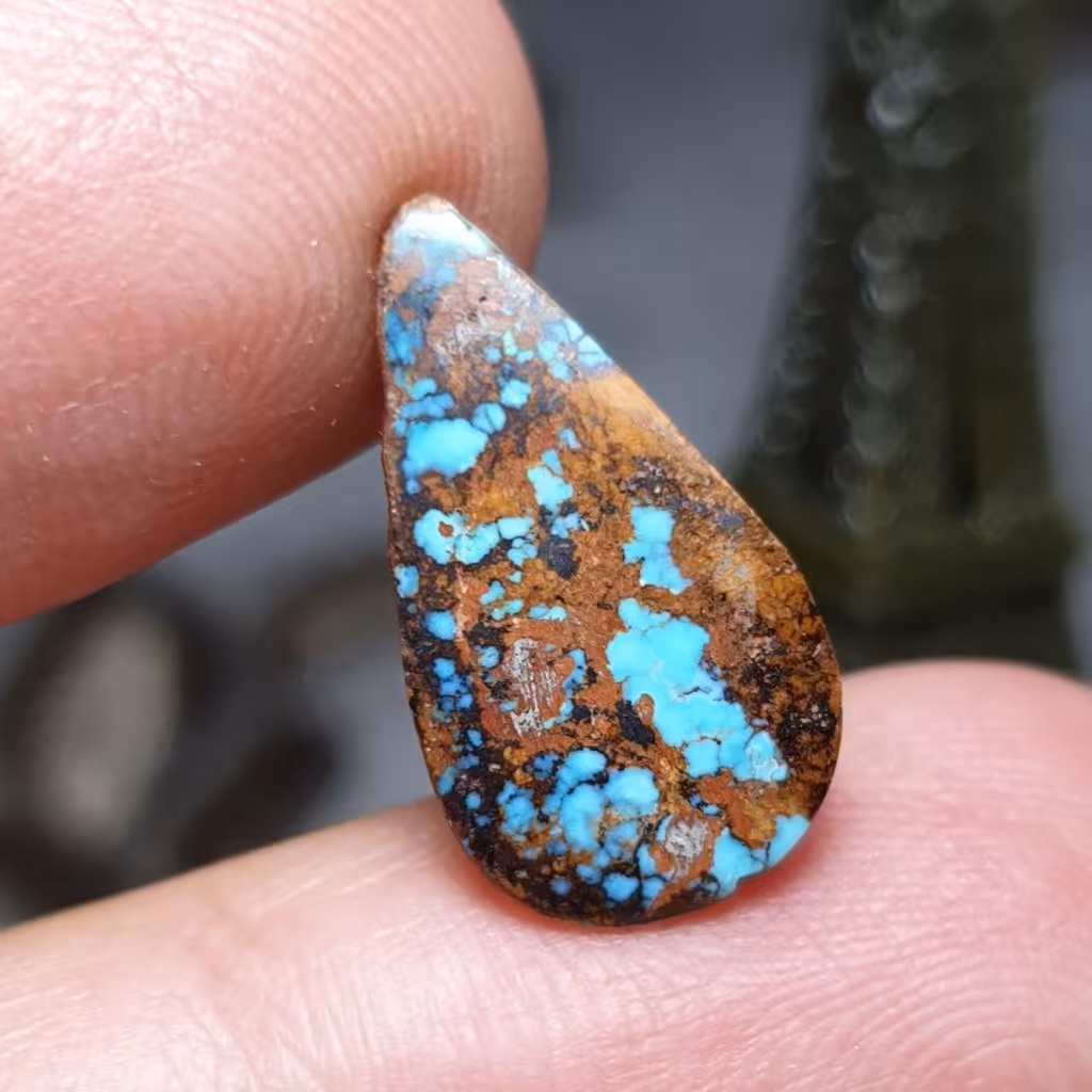 نگین فوق العاده زیبای سنگ صد درصد طبیعی فیروزه معدنی اصل نیشابور
کد 25644