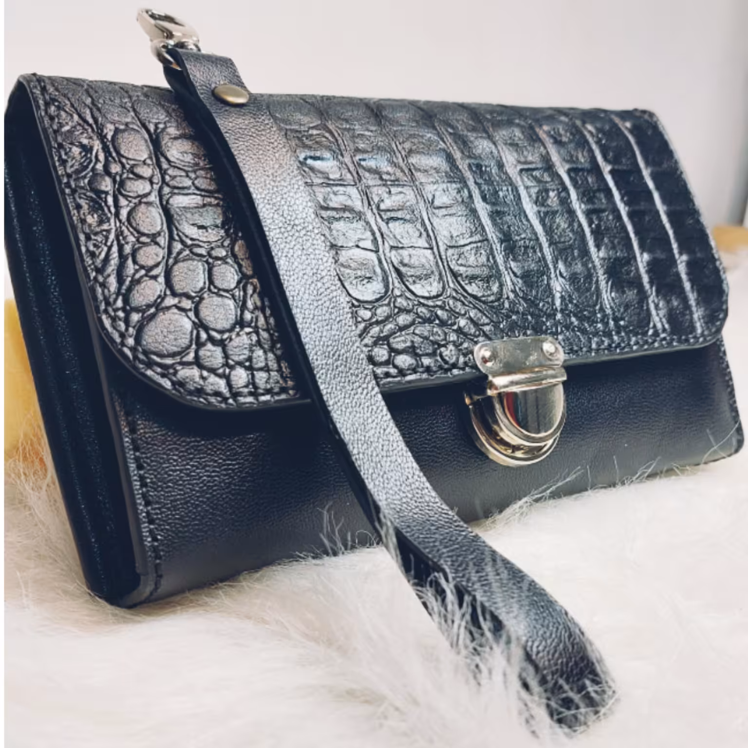 کیف دستی چرمی (چرم طبیعی) نخ موم زده خارجی(کاملا دستدوز)