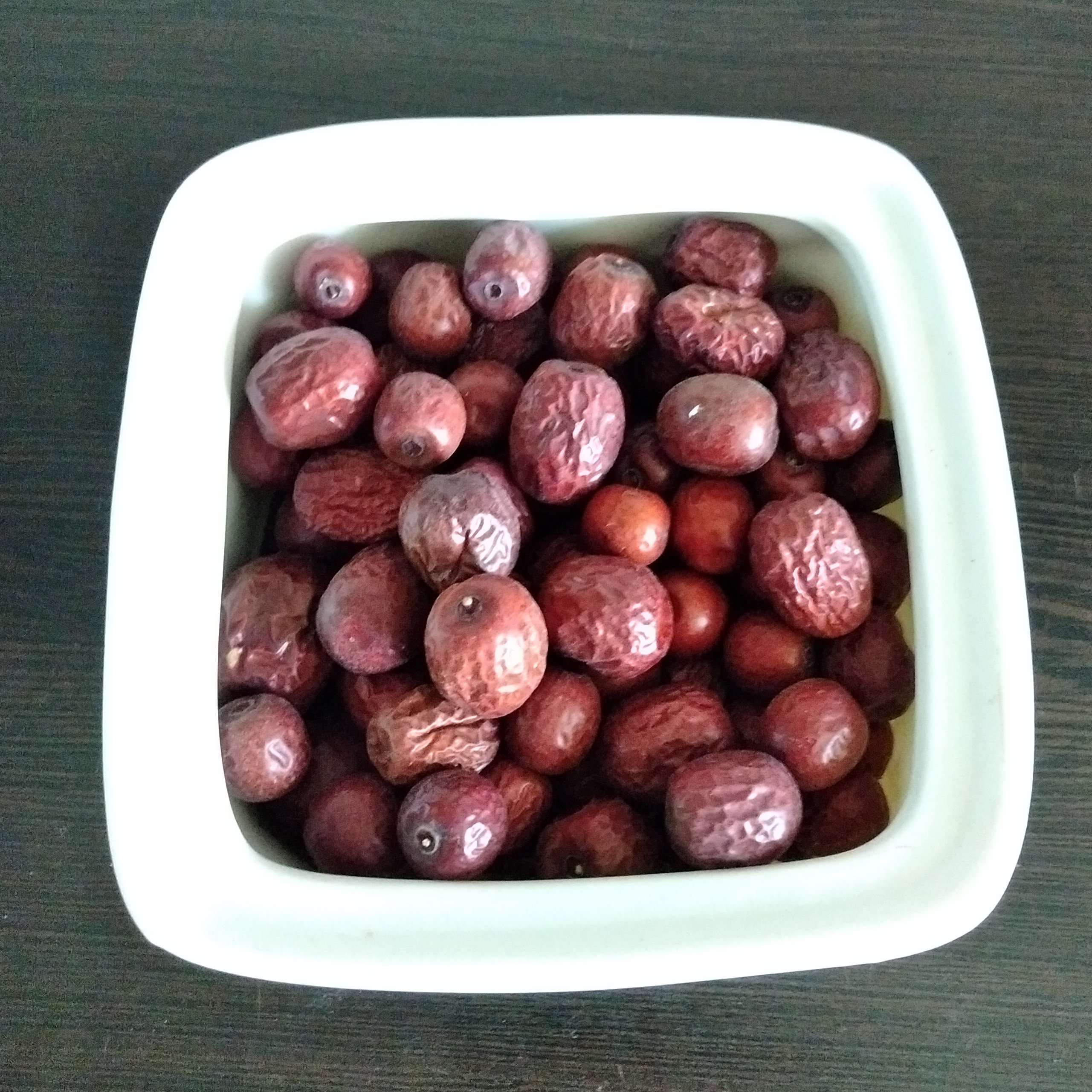 عناب خشک سایز متوسط 200گرمی