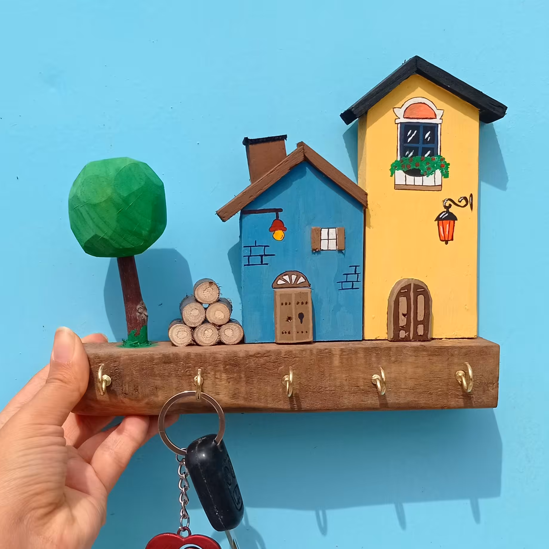 جاکلیدی چوبی طرح کلبه