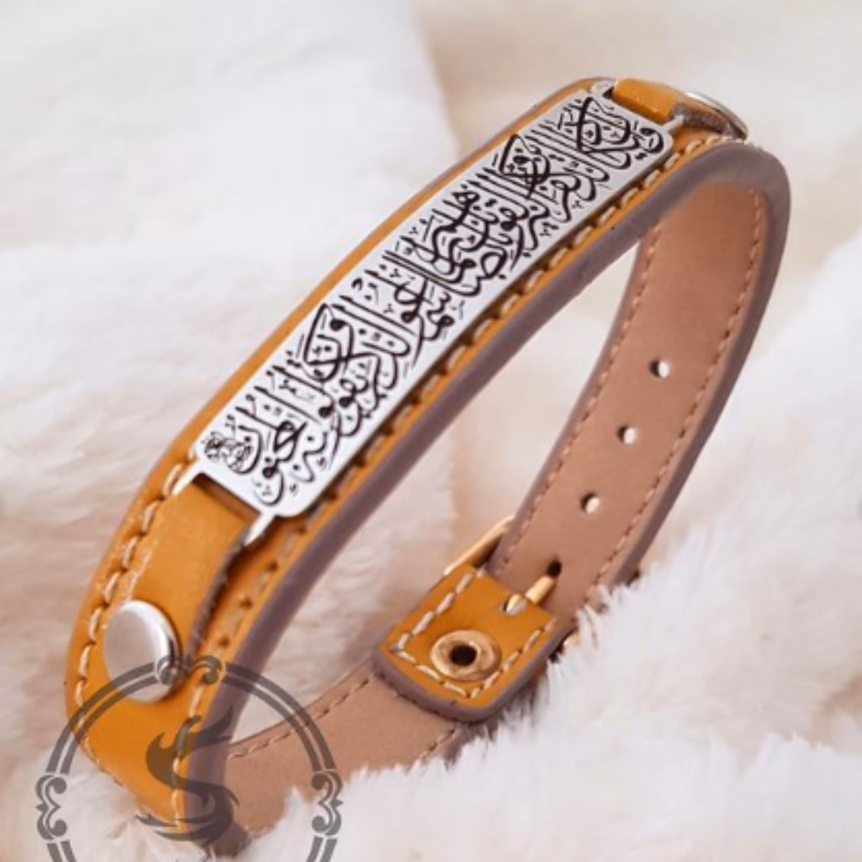 دستبند چرم طبیعی زنانه و مردانه طرح وان یکاد