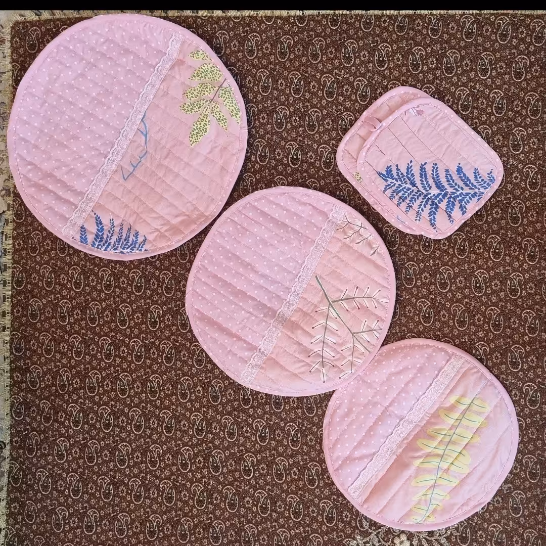 دم کنی آشپزخانه طرح پَر در سه سایز بهمراه دو عدد دستگیره (پک پنج عددی)