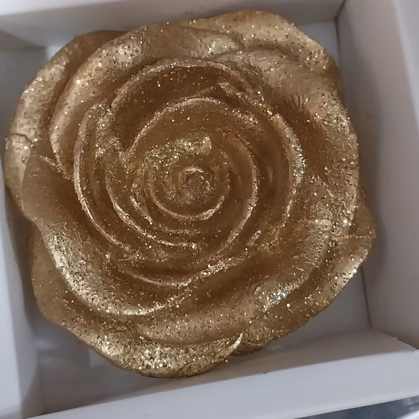 شمع روی آب گل رز 5 سانتی طلایی