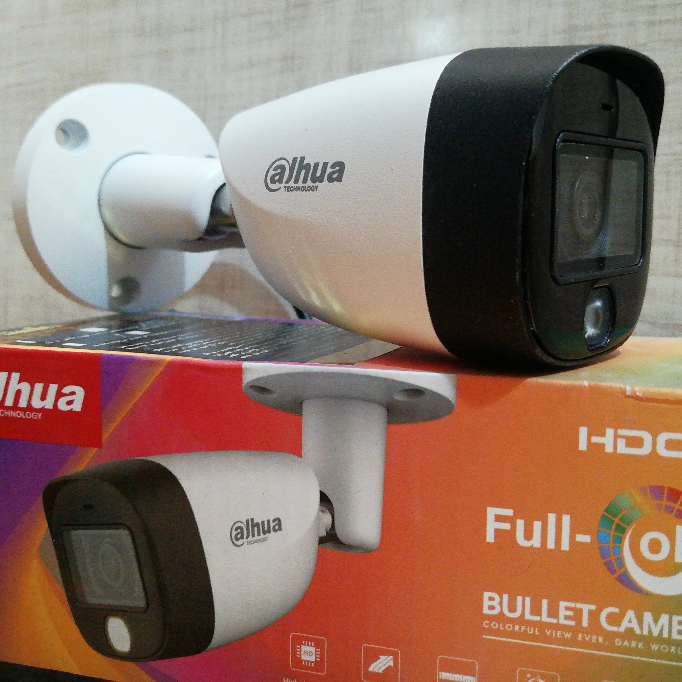 دوربین مداربسته داهوا مدل DAHUA DH-HAC-HFW1209CMP-LED