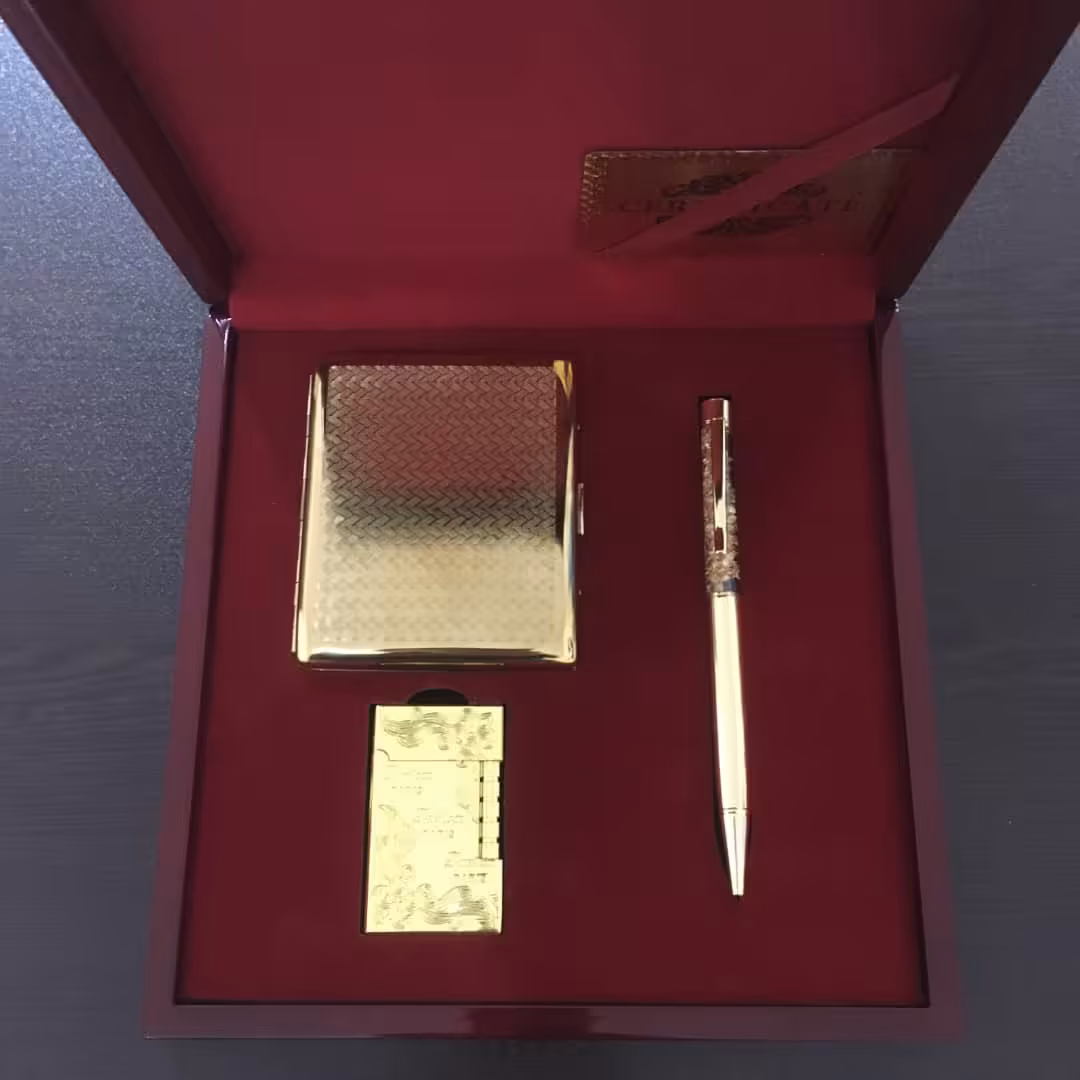 ست خودکار و فندک روکش طلا همراه با جعبه و شناسنامه با حک اسم 