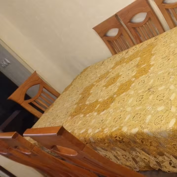 رومیزی ابریشم مصنوعی بافت دست بسیار ضریف و محکم مناسب برای میز 12 نفره و 8 نفره