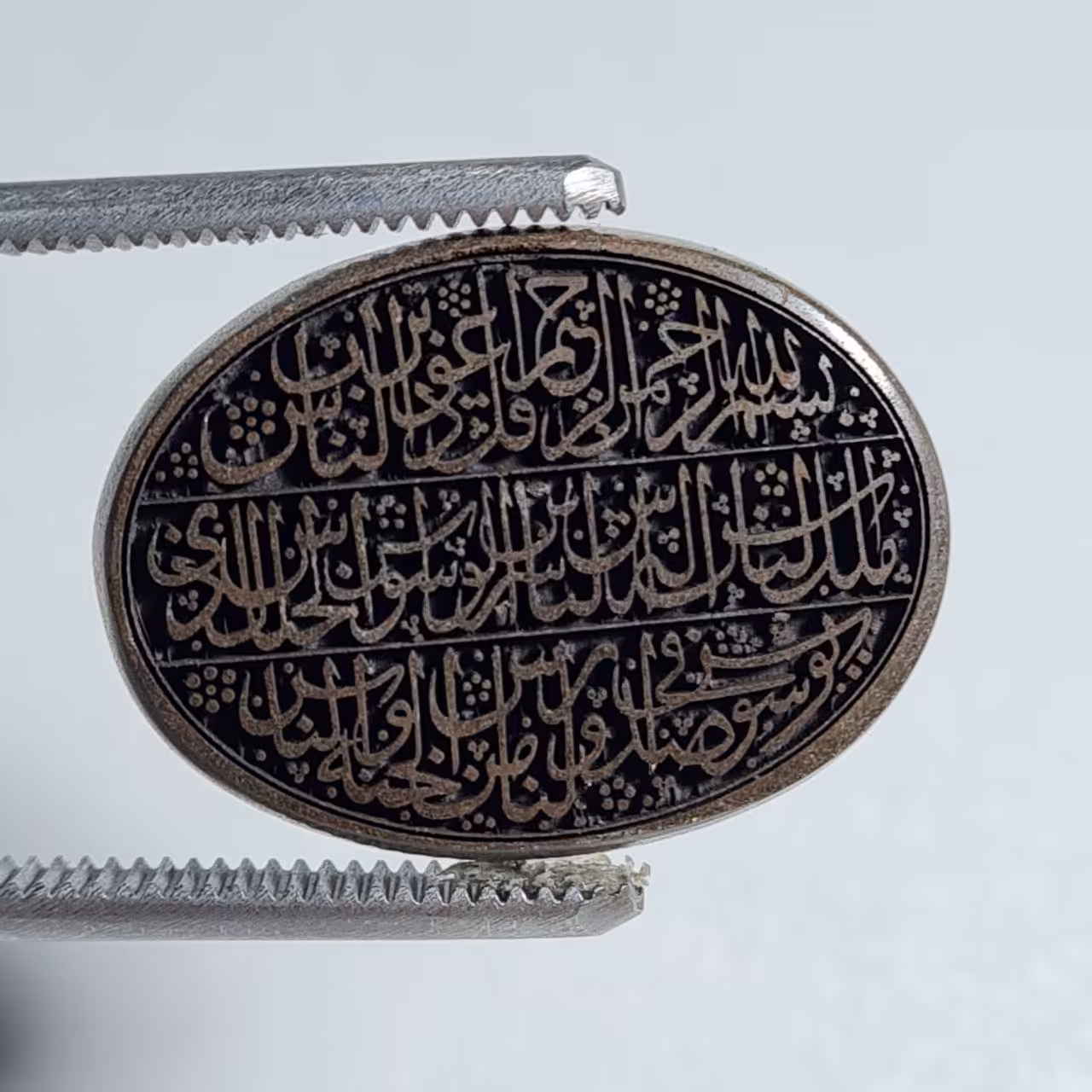 نگین قیمتی حدید خطی بیضی شکل 5792