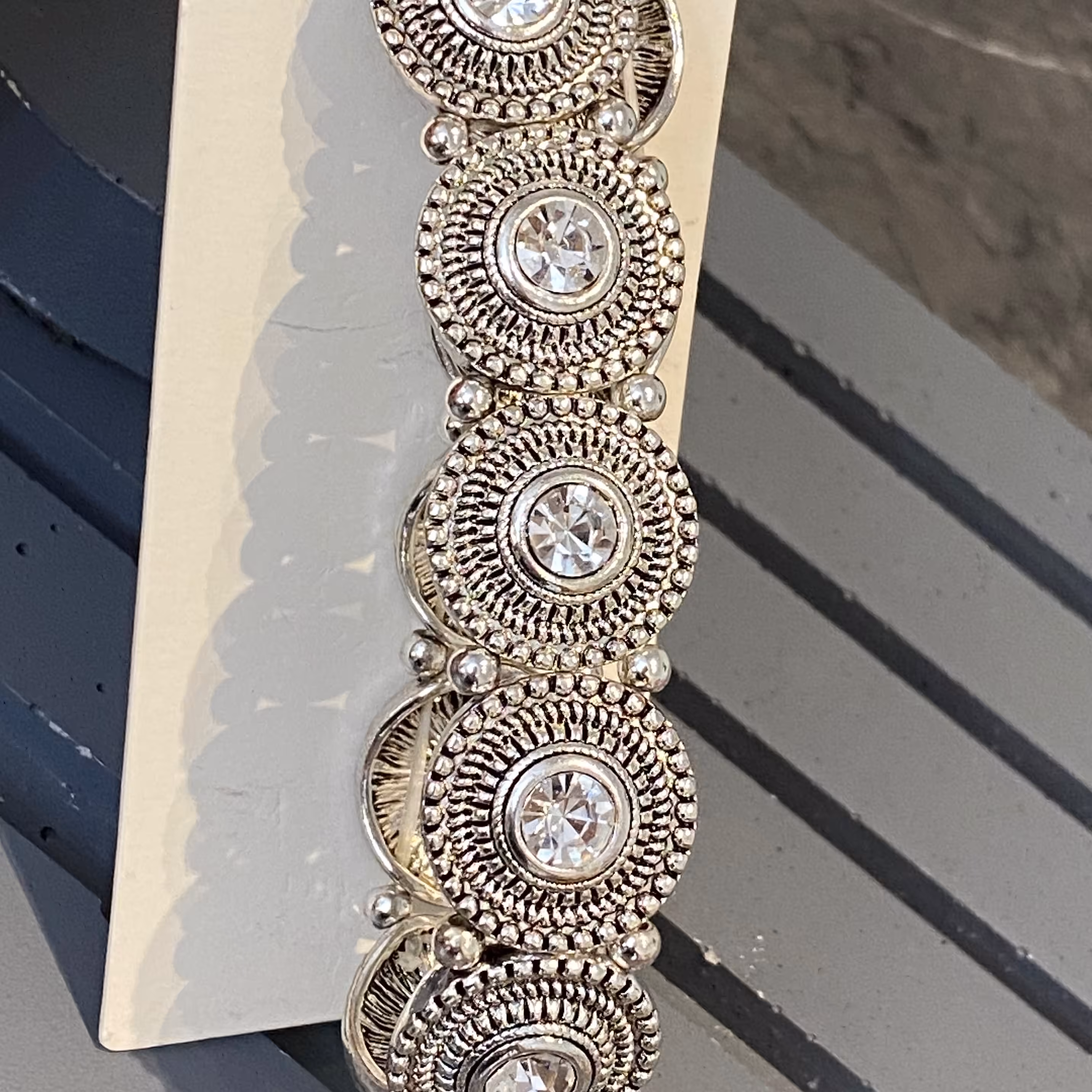 دستبند زنانه و دخترانه دستبند وارداتی خاص دستبند تک نگین کشی