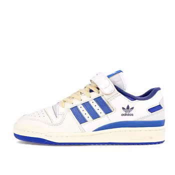 کتونی آدیداس فروم مناسب برای استفاده روز مره رنگ سفید آبی