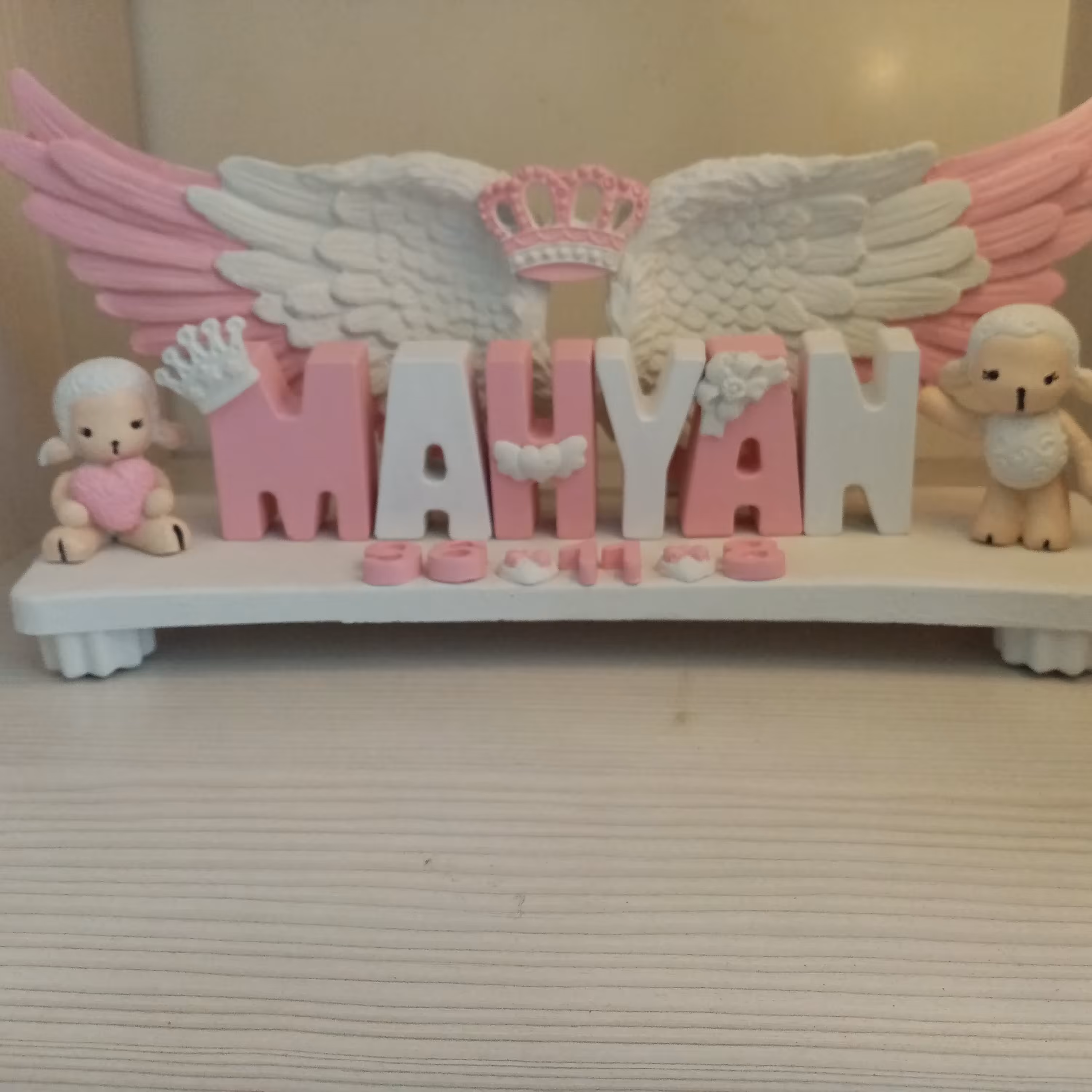 استند اسم مهیان ساخته شده با پودرسنگ هنری